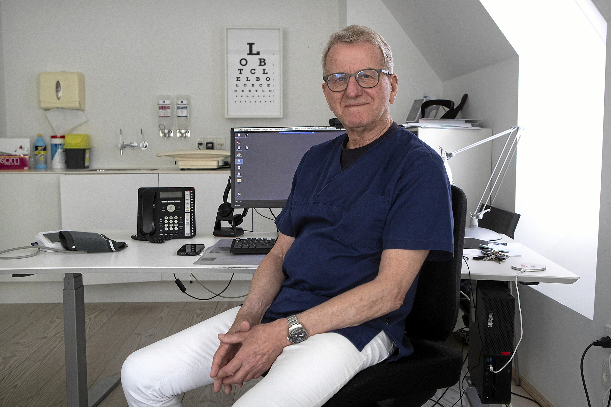 Lægernes hverdag har ændret sig markant, siden Jesper Vollmond blev uddannet i 1974.