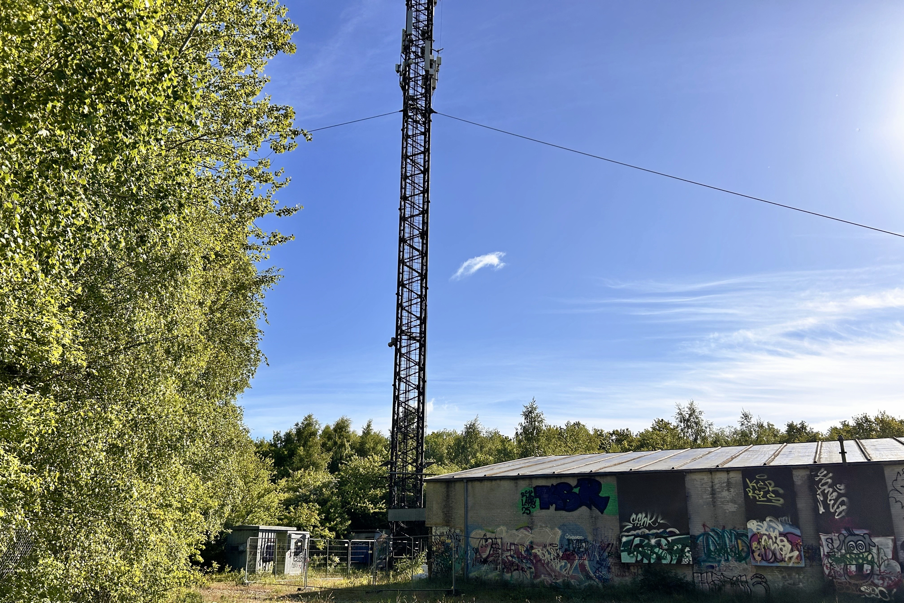 Masten står på Radiogrunden. - Kasper Ellesøe Masten står på Radiogrunden.