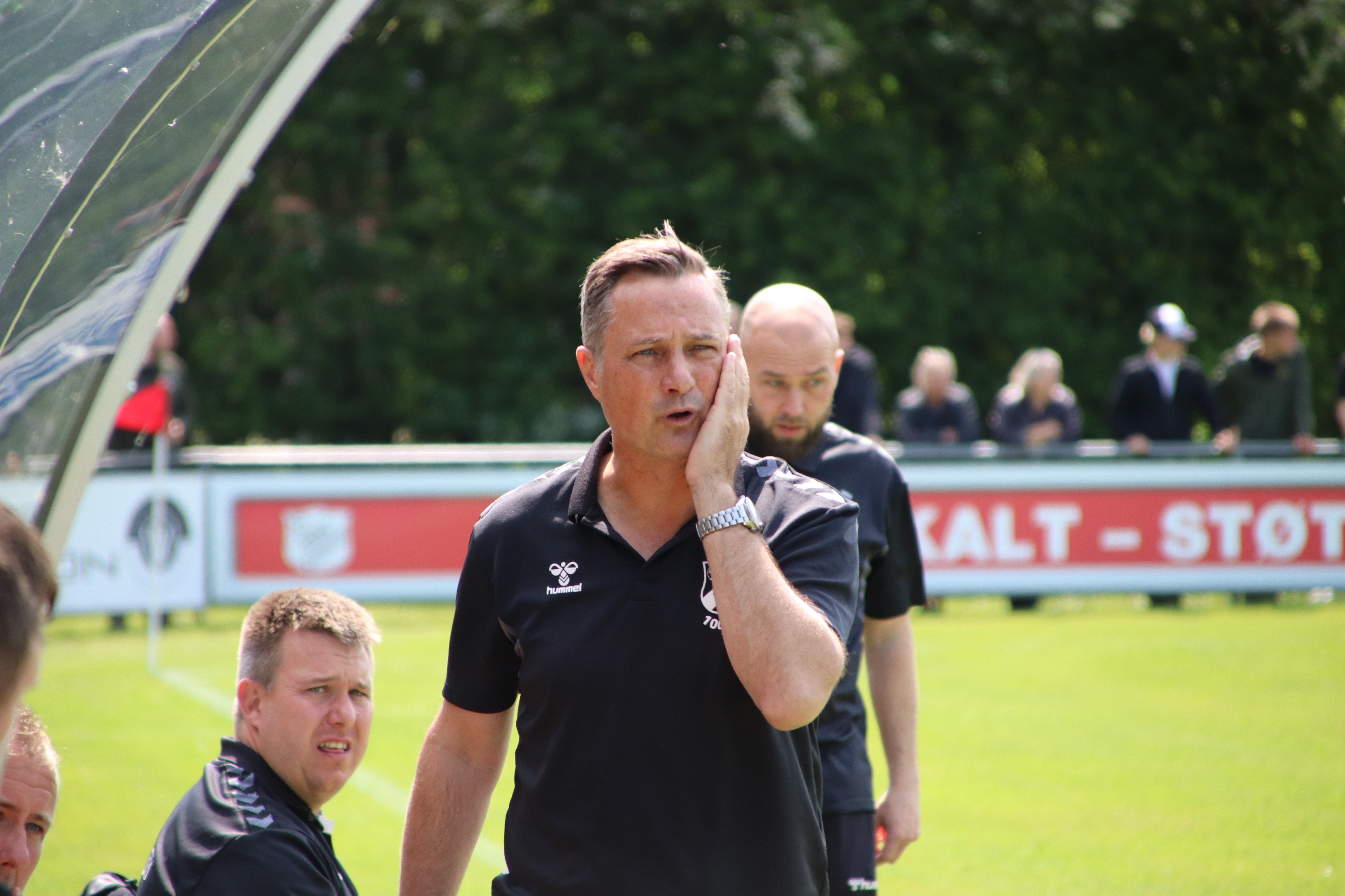 Henrik Frederiksen tager sig til hovedet under Såbys oprykningskamp mod Slagelse sidste sommer.