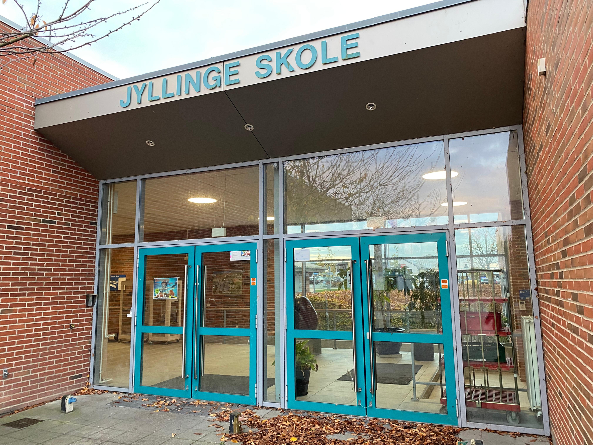 Skolebestyrelse, medarbejdere og forældre vil have Jyllinge Skole og Baunehøjskolen tilbage.