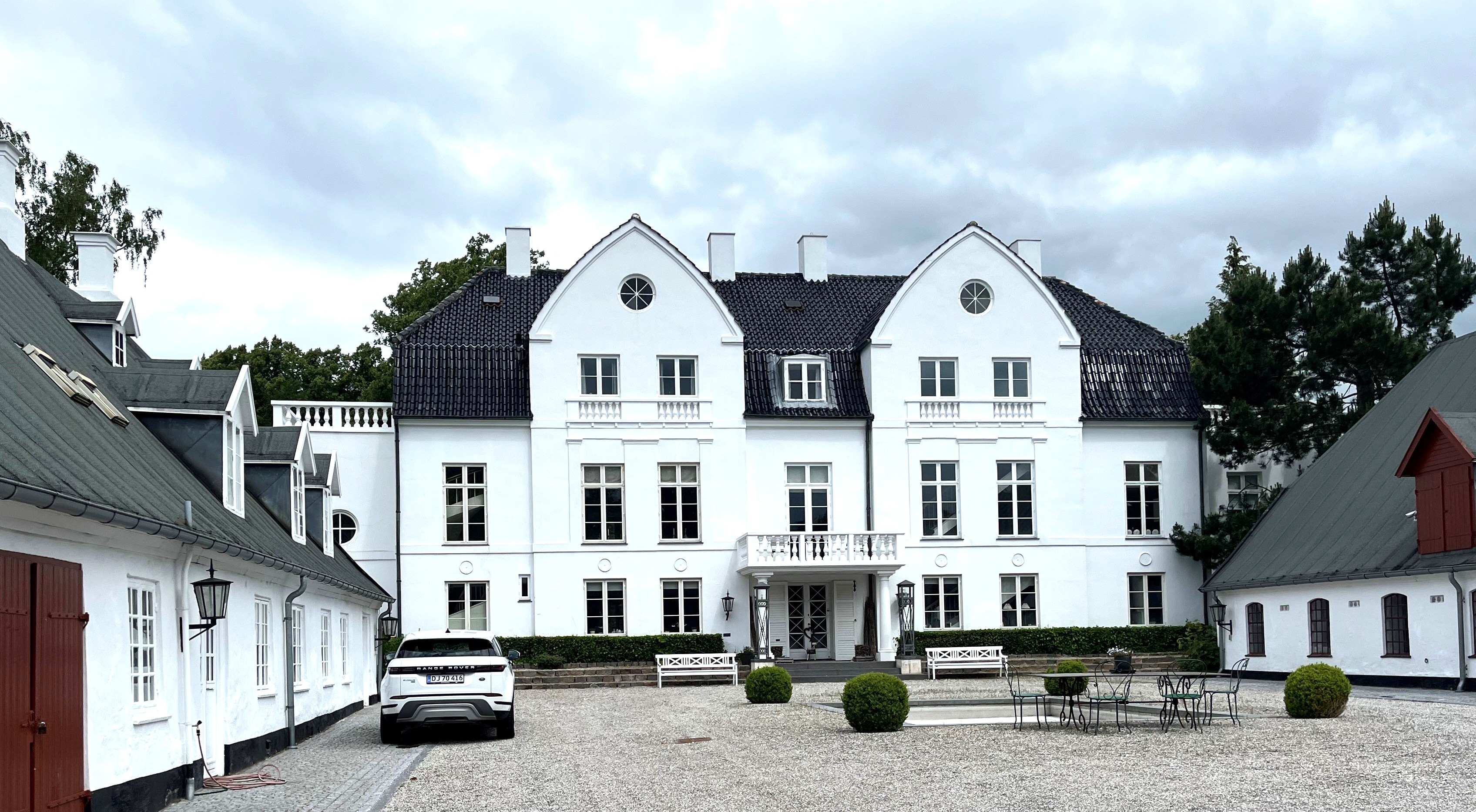Nu kan du komme med på rundvisning på Hegnsholt Gods.