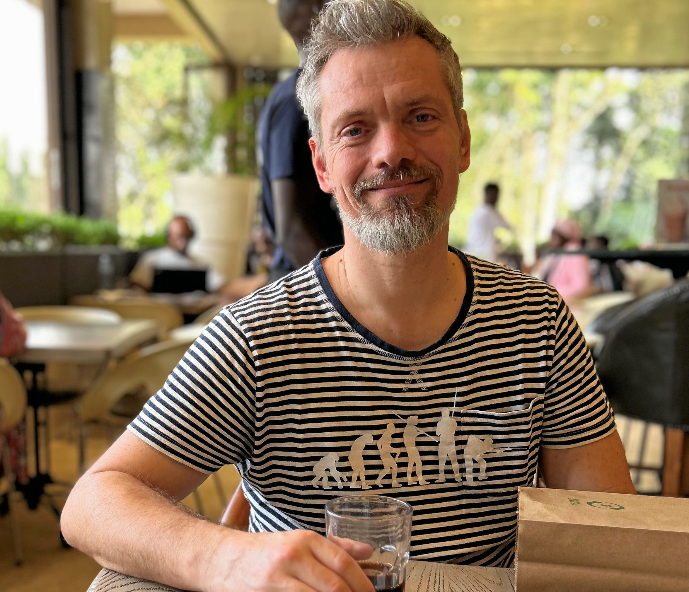 Søren Ravn har for nylig udgivet sin første bog i en serie om Lille Ravn. 'Uheld og dagdrømme' hedder bogen som henvender sig til både børnefamilier og pædagogiske miljøer.
