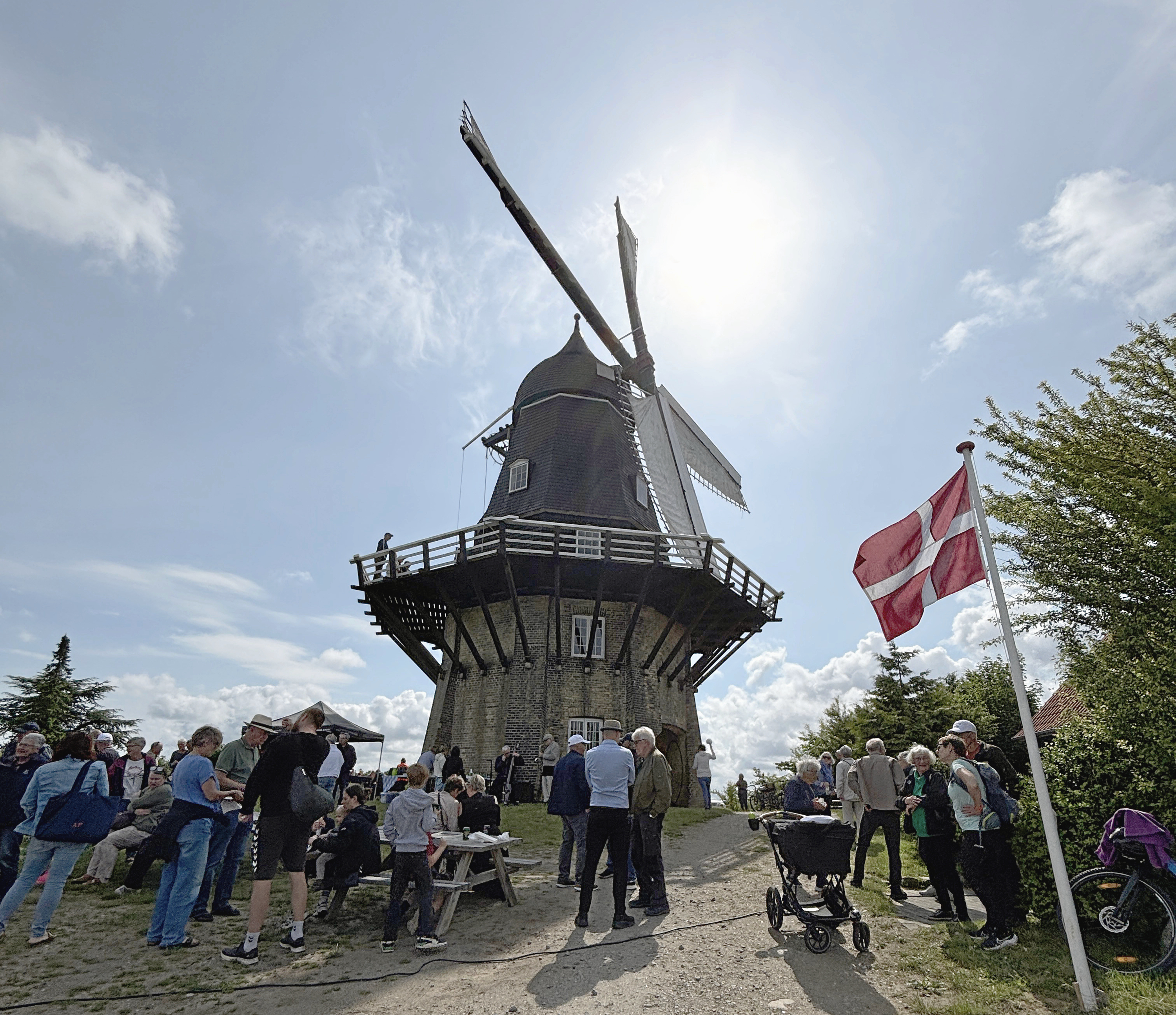 Kalundborg Turistforening inviterer på tur til Ulstrup Mølle lørdag den 25. juli. Billedet er fra sidste års fejring af istandsættelsen af møllen.