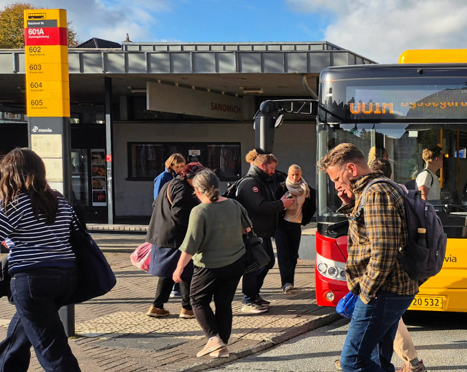 Ønskerne til næste års budbetjening skal behandles af politikerne på tirsdag.