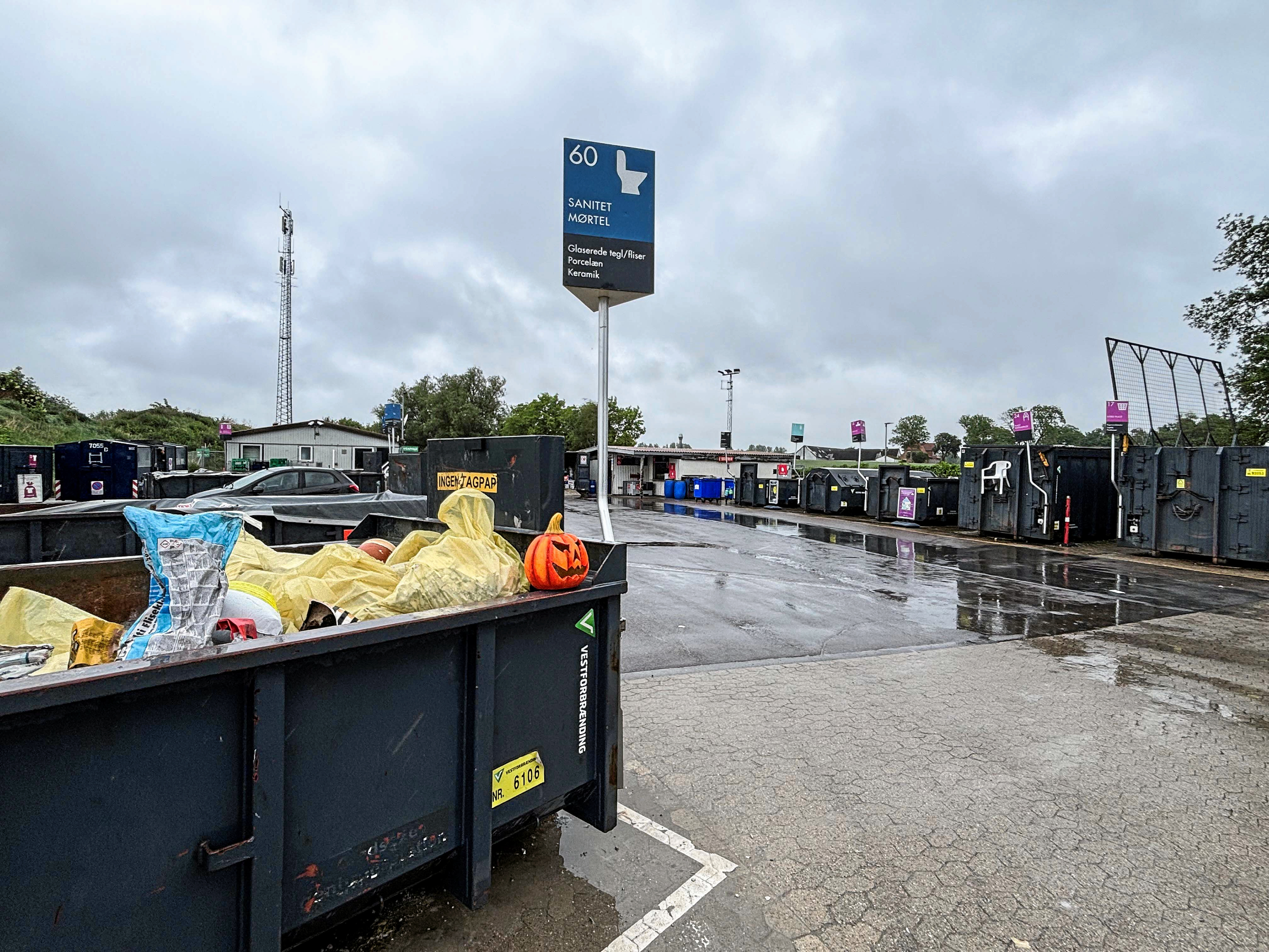 Ølstykke Genbrugsstation på Tranekærvej bliver flittigt benyttet af både private og erhvervsdrivende, når affaldet skal af vejen. Nu fgår stationen åbent hele døgnet, hvis man tilmelder sig via Vestforbrændings kundeportal.