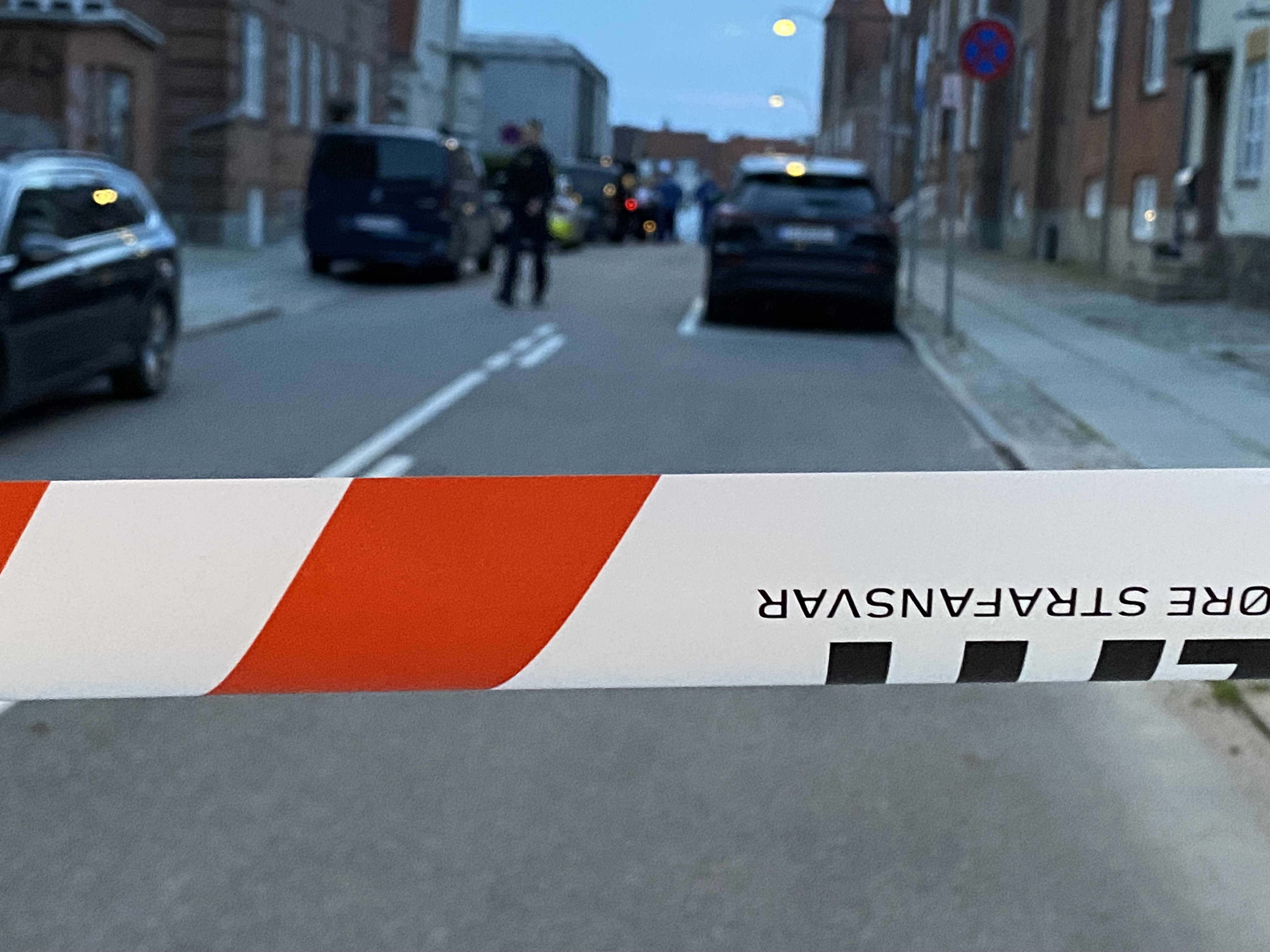En 77-årig kvinde blev tirsdag aften fundet død i sin lejlighed i det centrale Roskilde.