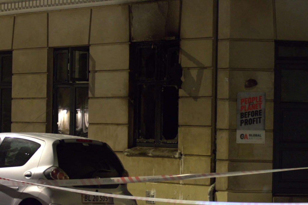 Et brandattentat i København trækker tråde til et fund af håndgranater på Vestegnen.