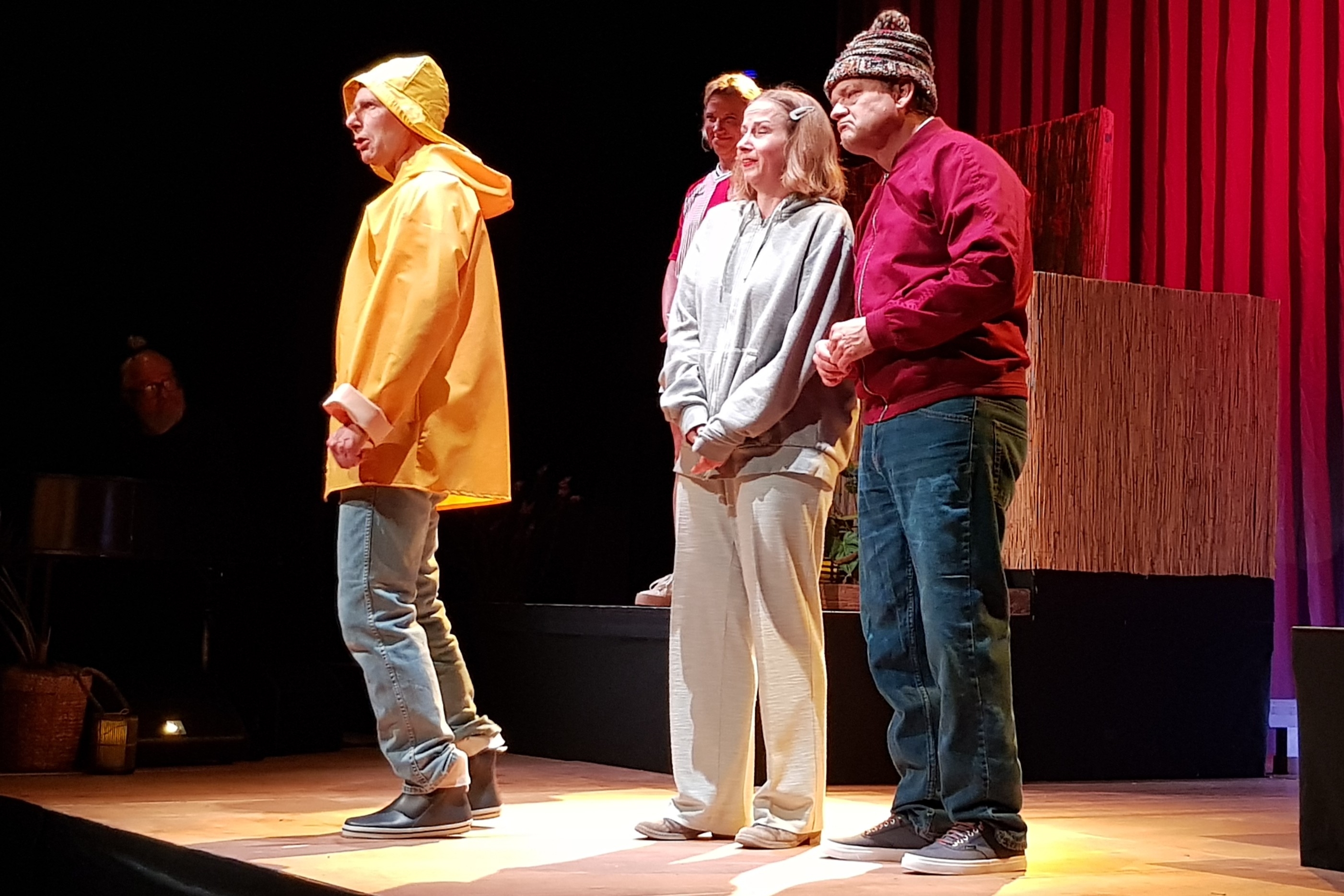 Troels Malling, Kristian Holm Joensen, Ulla Vejby og Katrine Skoldelev på scenen i Odsherred Sommerrevy, der er nomineret som Årets Revy 2025..