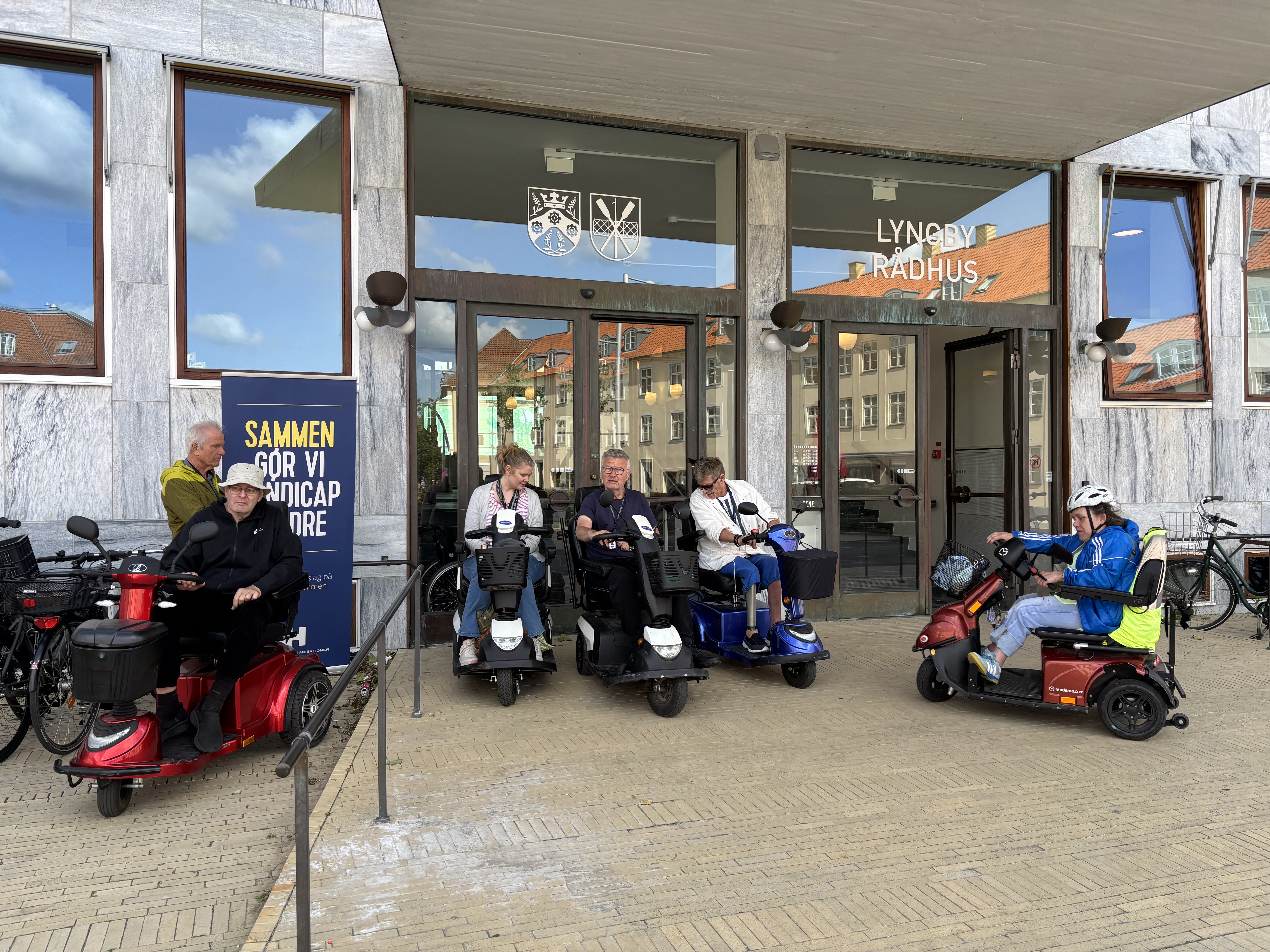 Lyngby-Taarbæk Kommune gør ikke nok for at forbedre tilgængeligheden for handicappede til for eksempel offentlige bygninger.