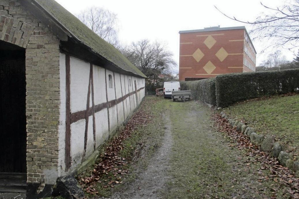 Gammelgårds bygninger inklusive lade og hovedbygning står til nedrivning efter grønt lys fra Vordingborg Kommune.