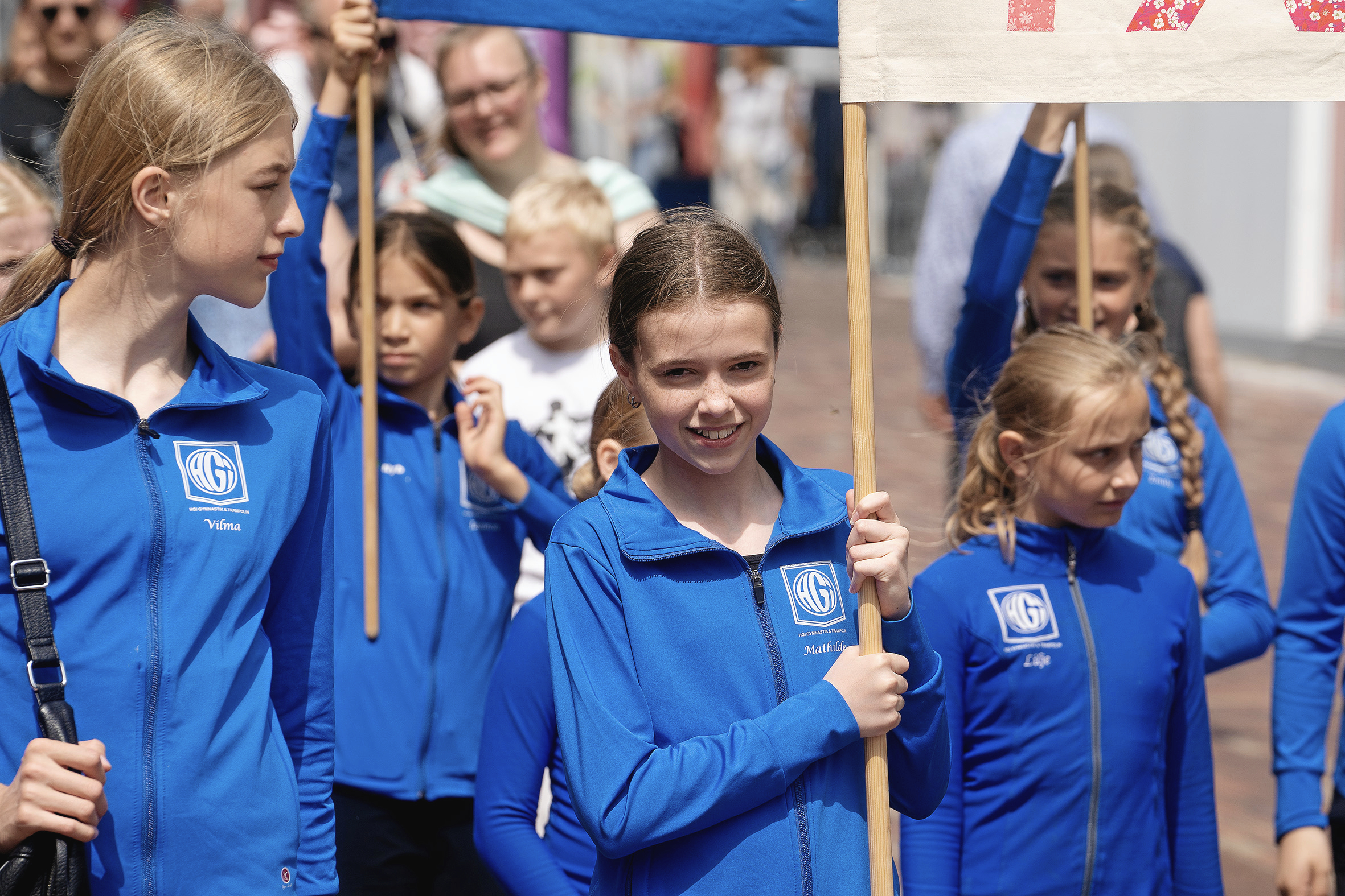 Idrættens dag var rykket til byfesten, med parade og prisoverrækkelse på torvet.