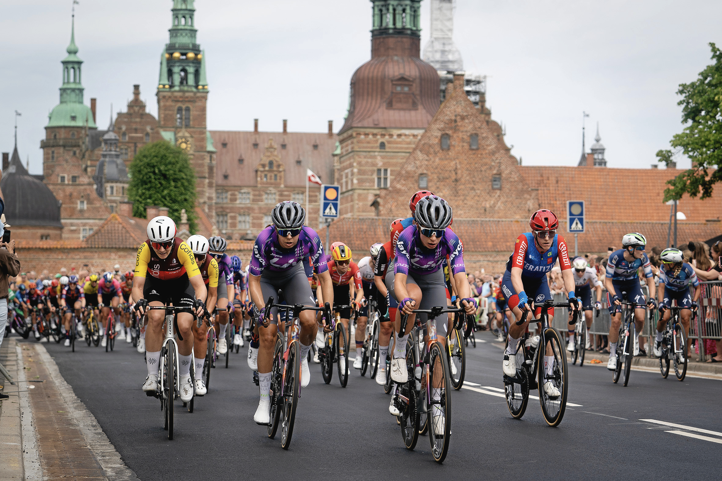 Kort før klokken 15 ramte feltet Hillerød ved slottet.