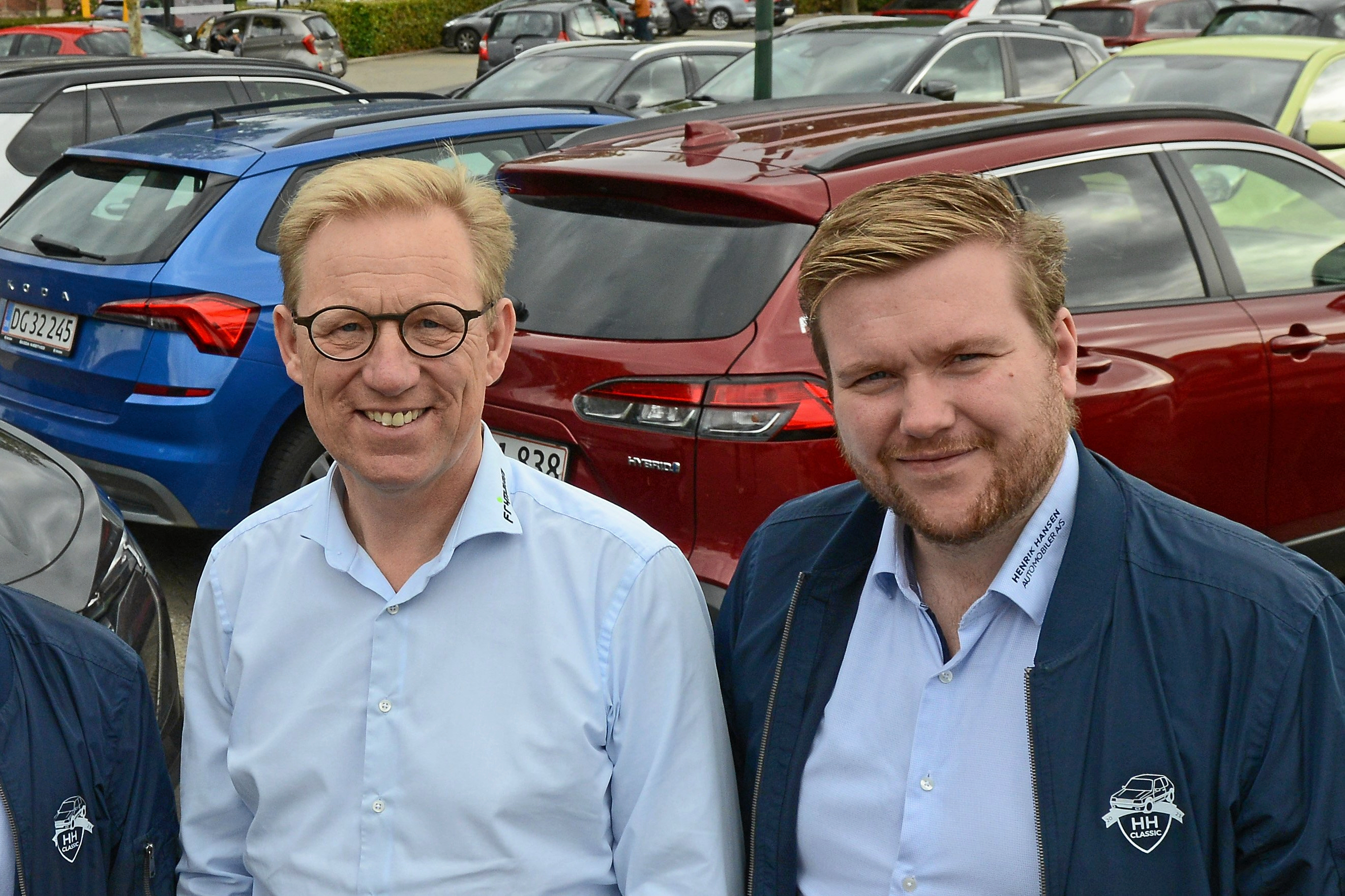 Frimann Hansen Automobiler med indehaver Kim Frimann (til venstre) og direktør Kristian Hansen (til højre) i spidsen fortsætter med sine Citroën-, Opel-, Fiat-, Hongqi- og Navor-aktiviteter i Nykøbing F. og Sakskøbing.