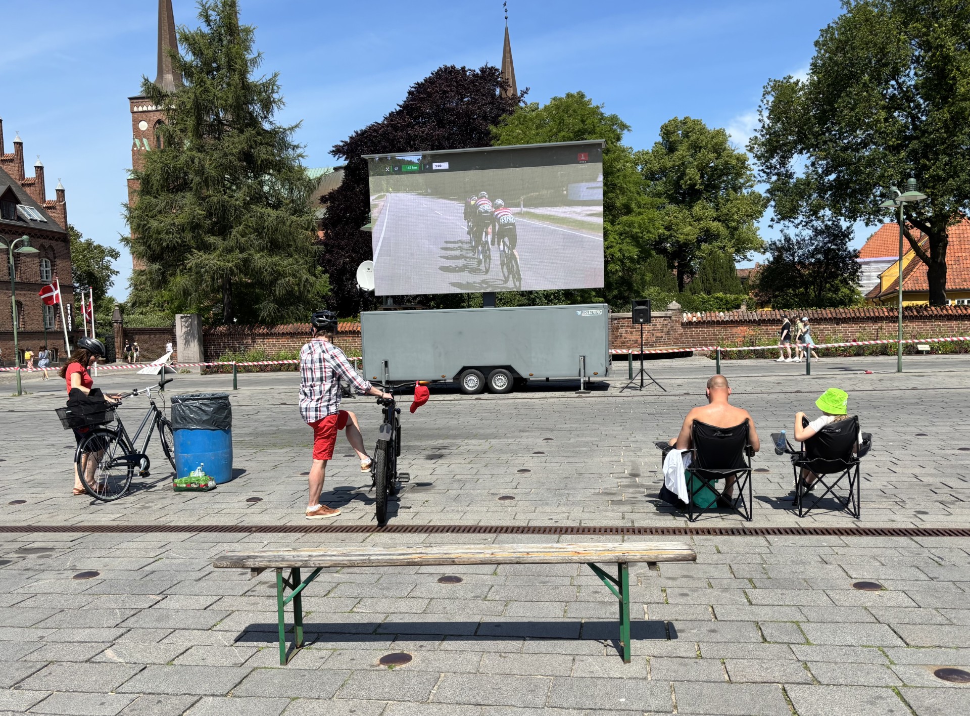 Stændertorvet med storskærm under søndagens Copenhagen Sprint.