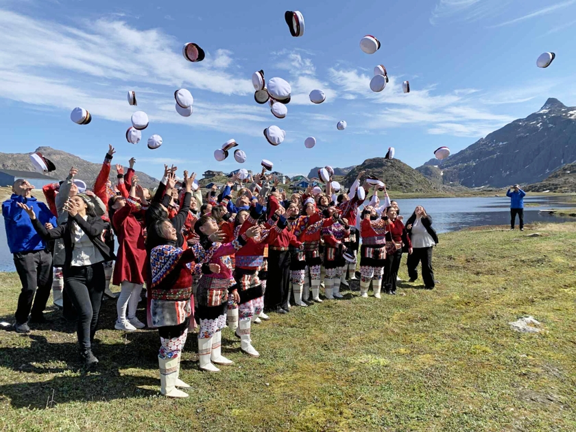 Festlig Afgang for NGK-Elever i Sisimiut: Tradition, Glæde og Samvær