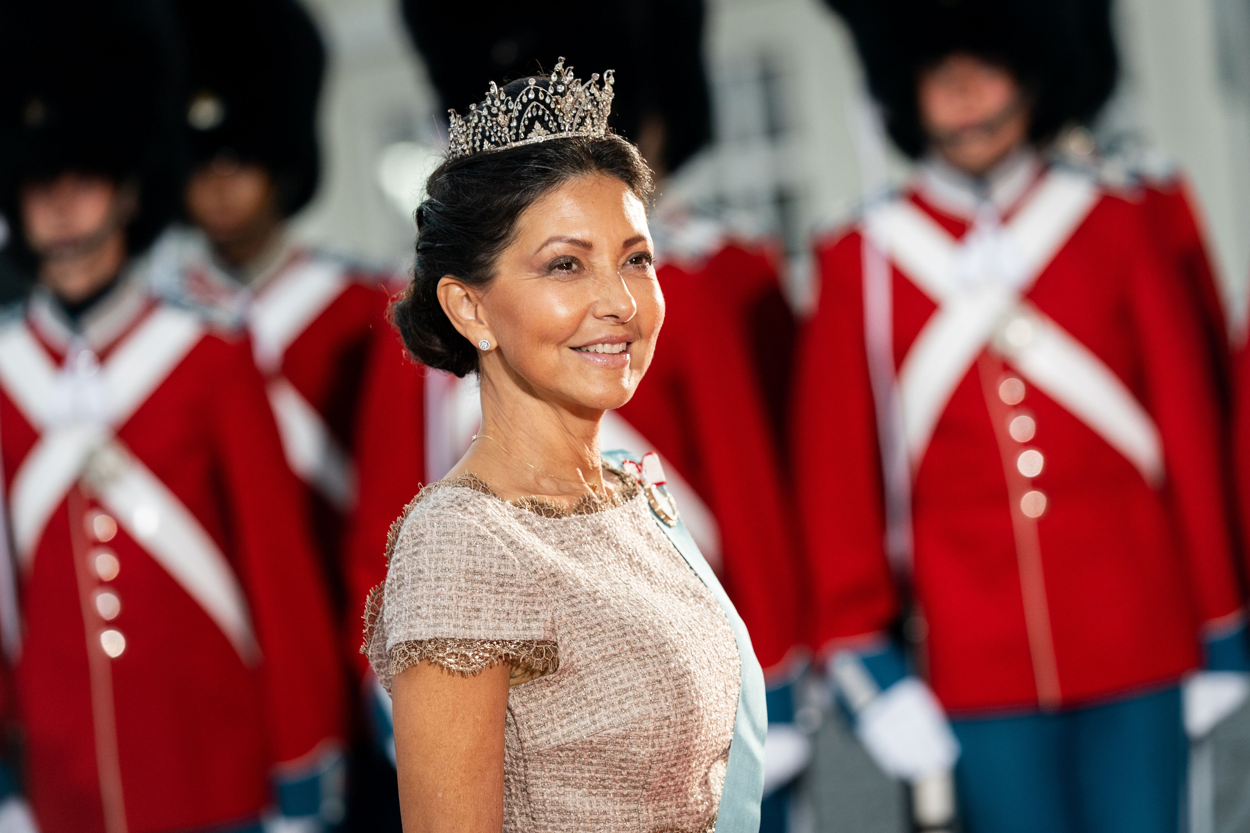 Selv om grevinde Alexandra i 2020 bevægede sig væk fra det danske kongehus, optræder hun fortsat i royale sammenhænge. På billedet ses hun ved dronning Margrethes 50-års regeringsjubilæum tilbage i 2022. (Arkivfoto).