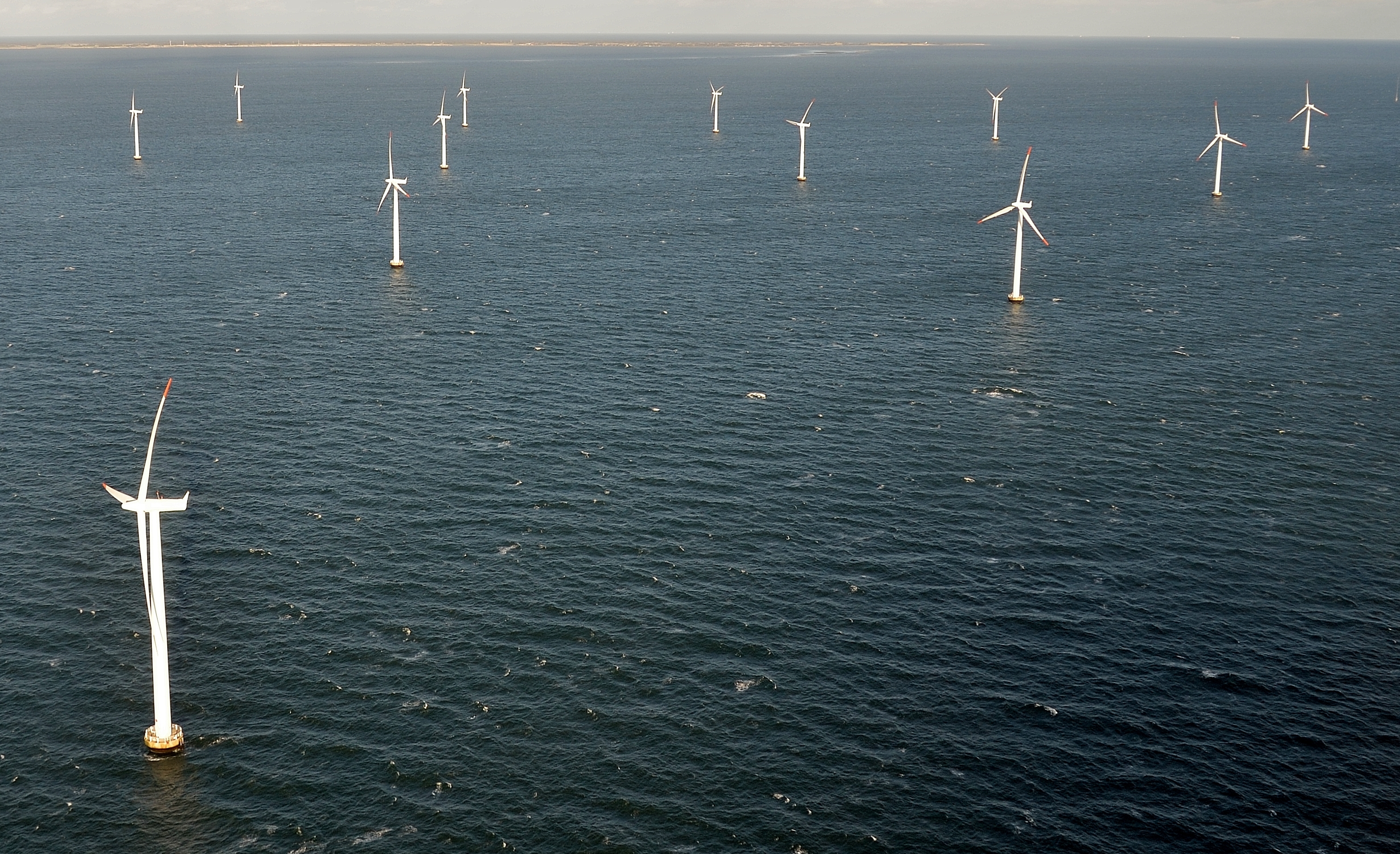 Havvindmølleparkerne Nysted og Middelgrunden kan fortsætte med at producere grøn strøm