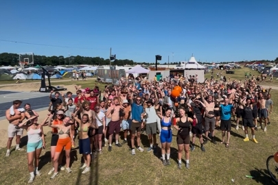 Deltagerne i BMO-løbet inden starten fra festivalpladsen. - FysioDanmark Roskilde Deltagerne i BMO-løbet inden starten fra festivalpladsen.