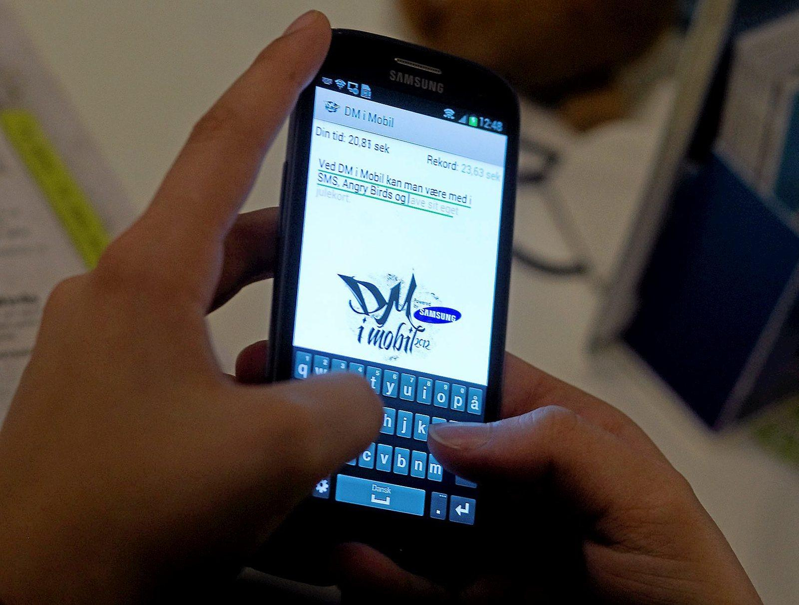 En ud af tre bruger mindst fire timer dagligt på skærmen.