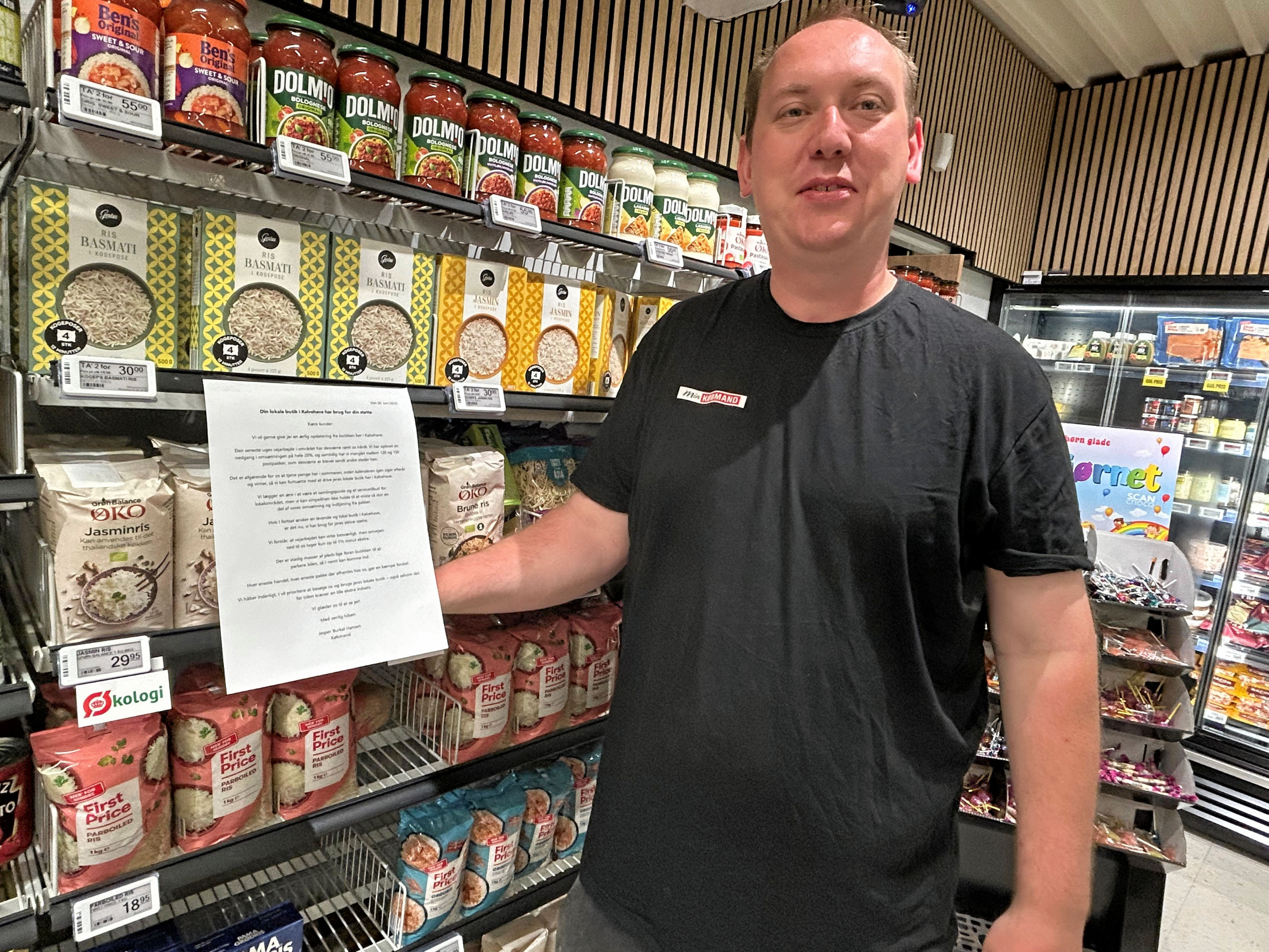Jesper Burkal Hansen fra Min Købmand i Kalvehave har været nødt til at råbe kunderne op igen.