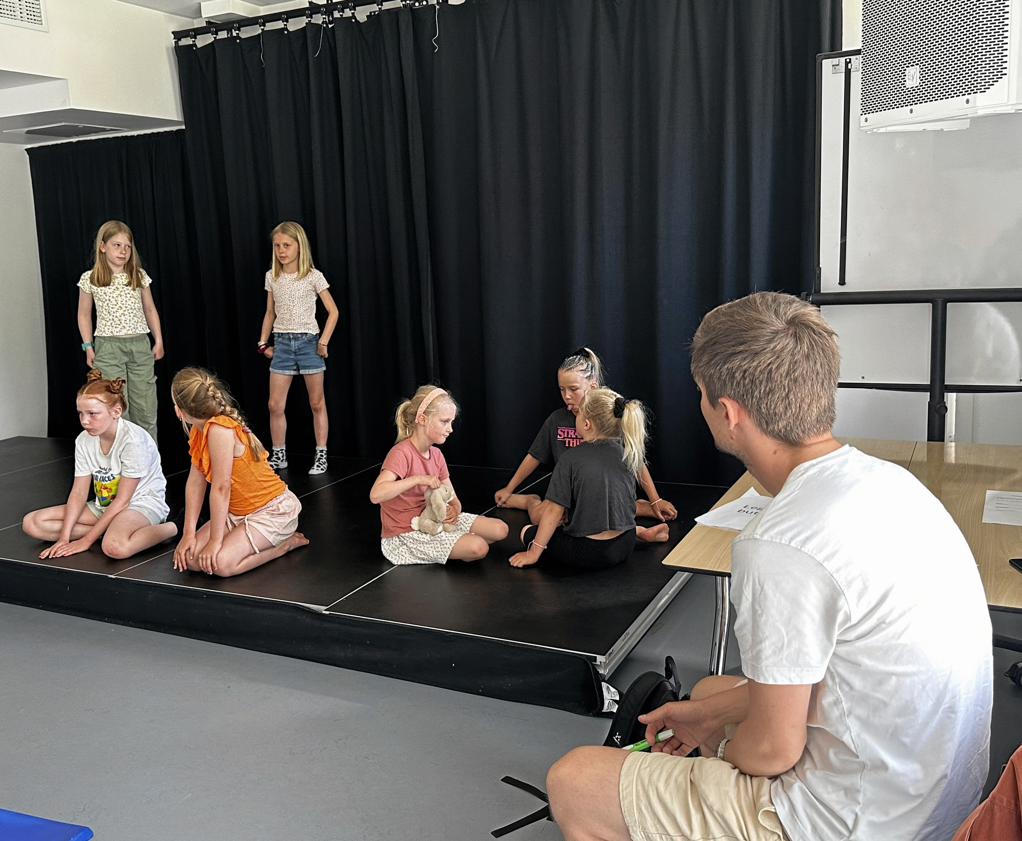 Denne teater-sommercamp blev i år afholdt for syvende gang. Initiativet blev startet af instruktør og manuskriptforfatter Ronnie Jeppesen, da han i 2019 åbnede Den Kreative Dramaskole Glostrup.