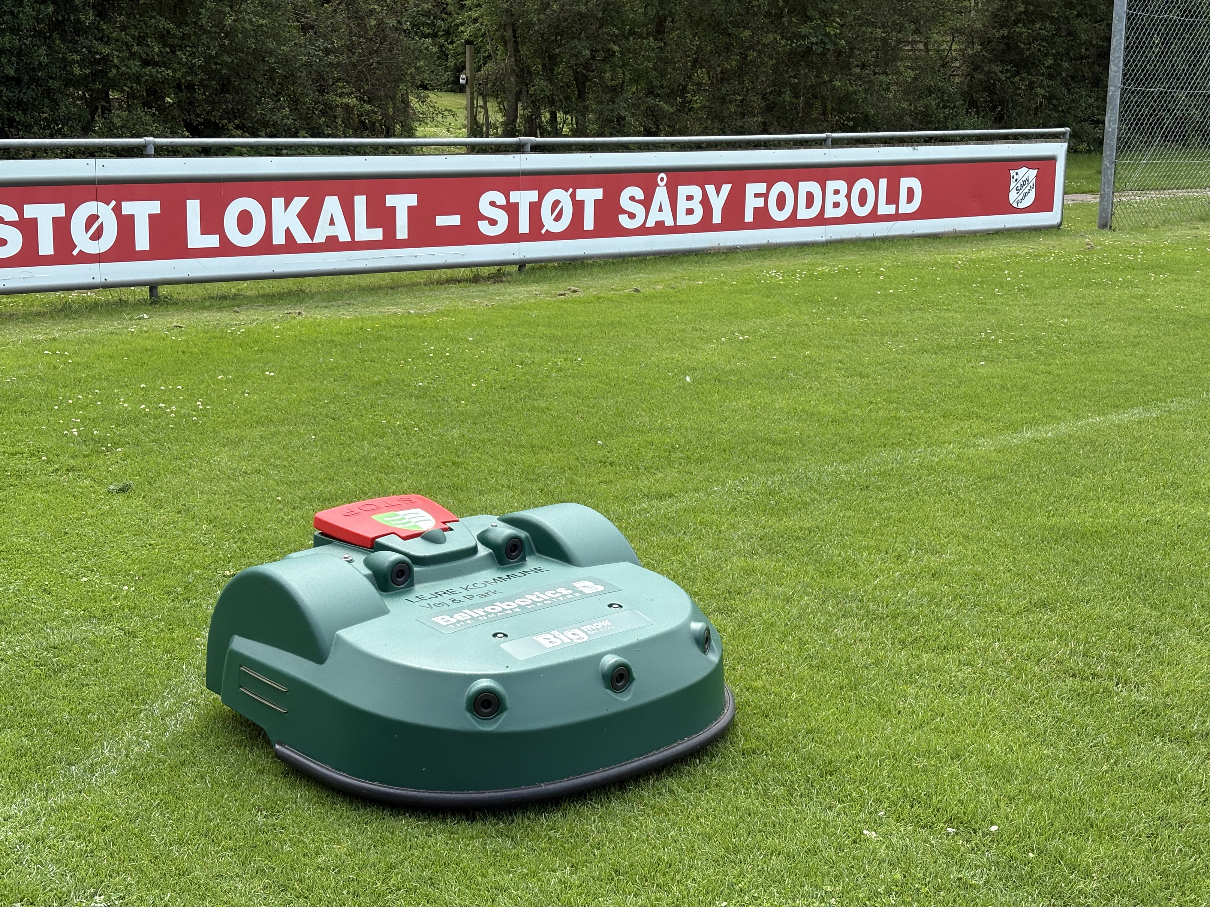 Det er denne type robotklipper, som kører i Kirke Såby.