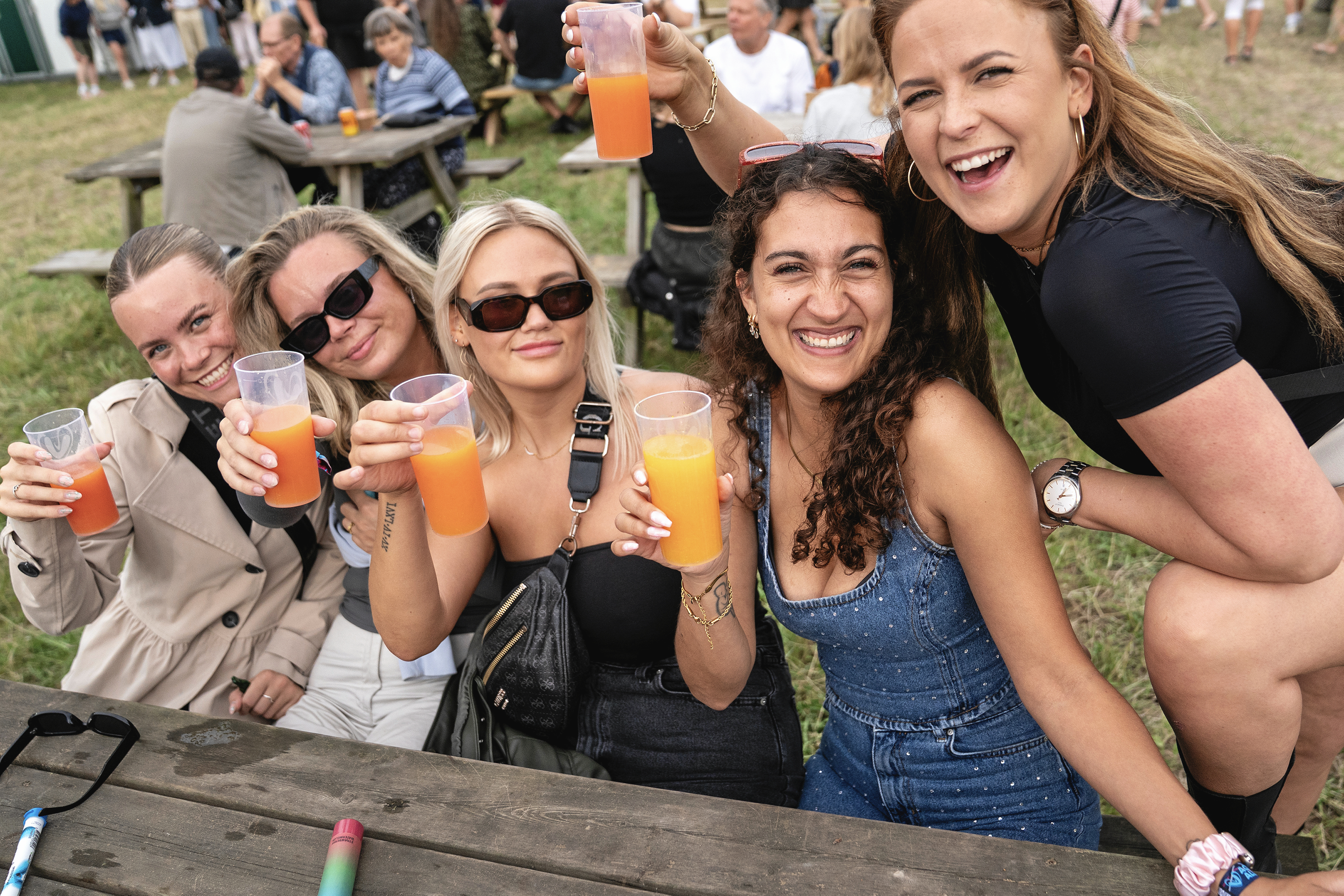 Gæsterne handlede flittigt i Vig Festivals barer og boder i sommer, og det har givet festivalen et stort overskud.