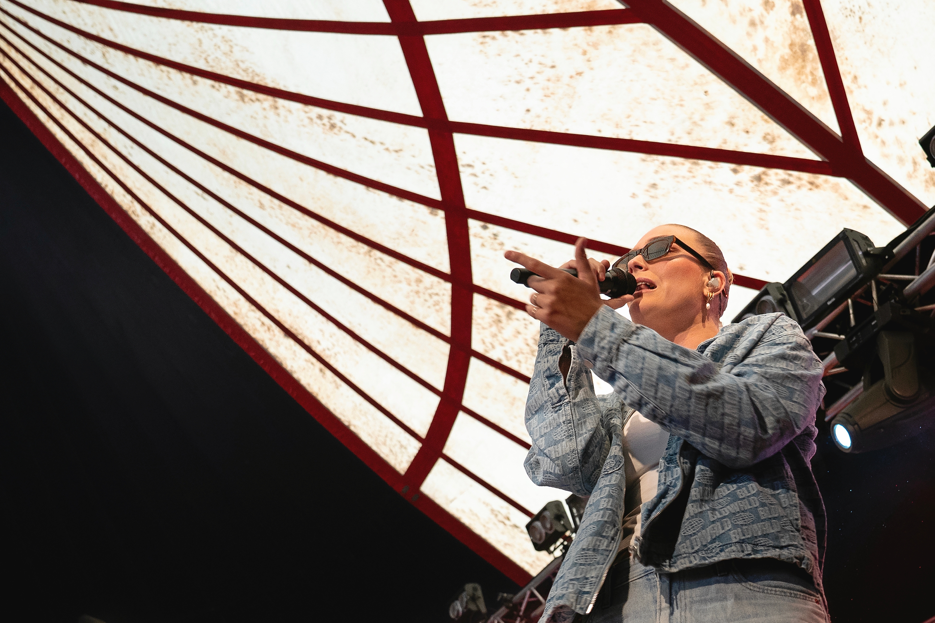 Svea S i HeartBeat-teltet på Vig Festival. - Anders Ole Olsen Svea S i HeartBeat-teltet på Vig Festival.