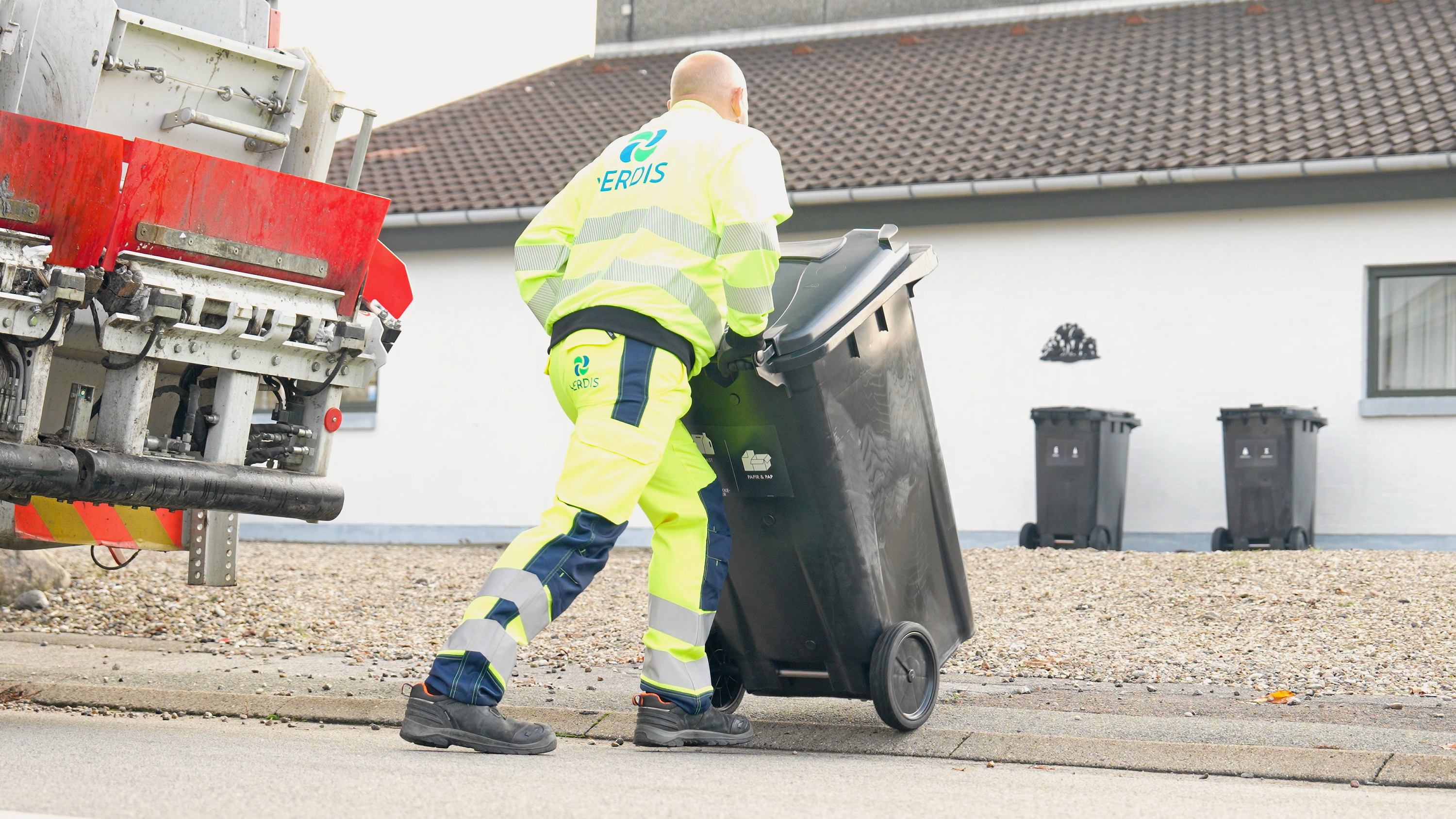 Skraldemænd i Verdis og Næstved Kommune har skruet op for kampen mod fejlsortering. Nu kommer belønningen.