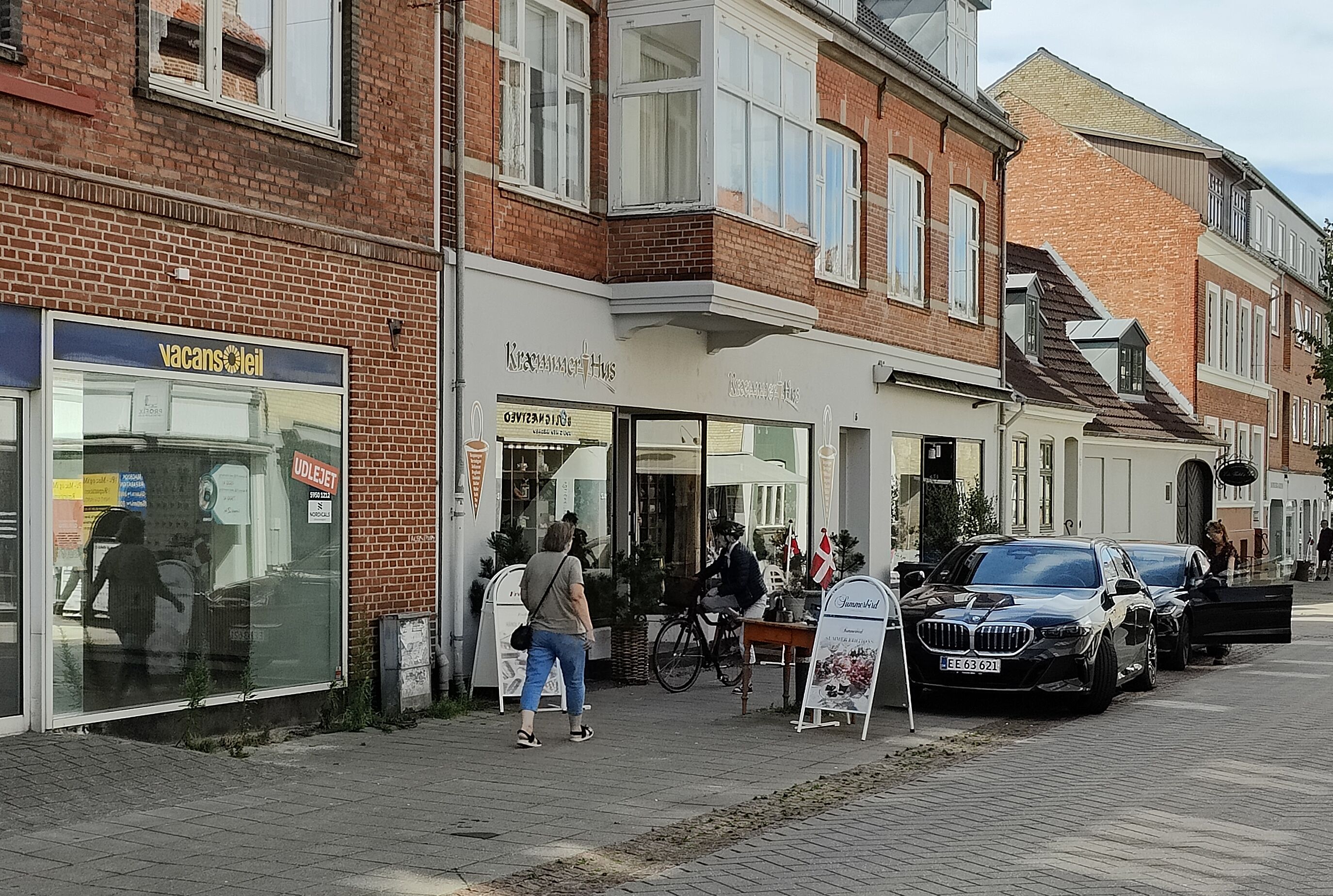 - Men, vi skal ikke jage brugerne af byen. Vi skal ikke lukke p-pladser, spærre og indsnævre veje, så man tror man er i Enhedslistens København, skriver Søren Revsbæk (LA).