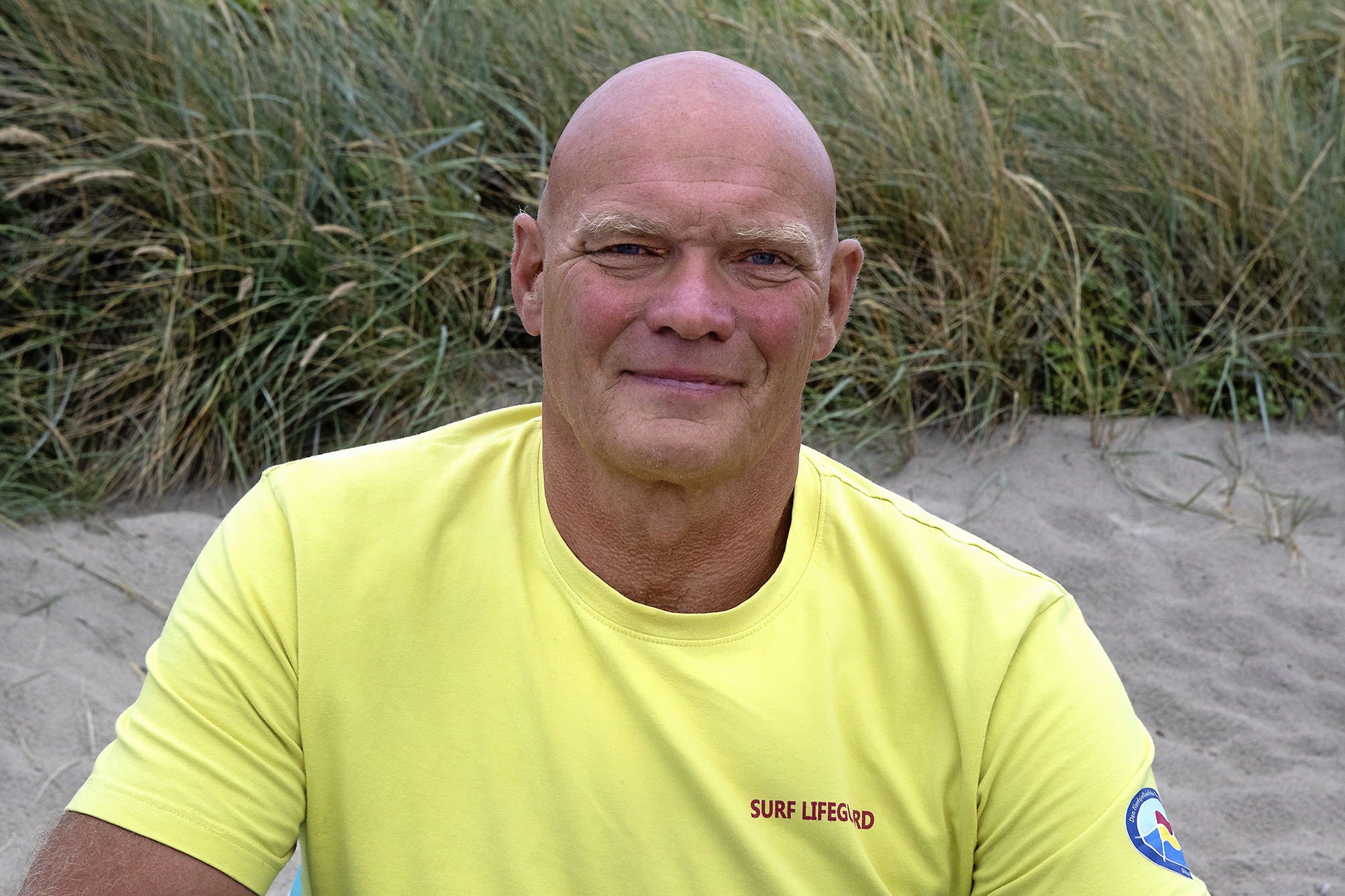 John Mogensen gør det klart, at kameraerne ikke skal optage billeder af folk i deres badetøj - og hverken kineserne eller chefen skal kunne kigge med.