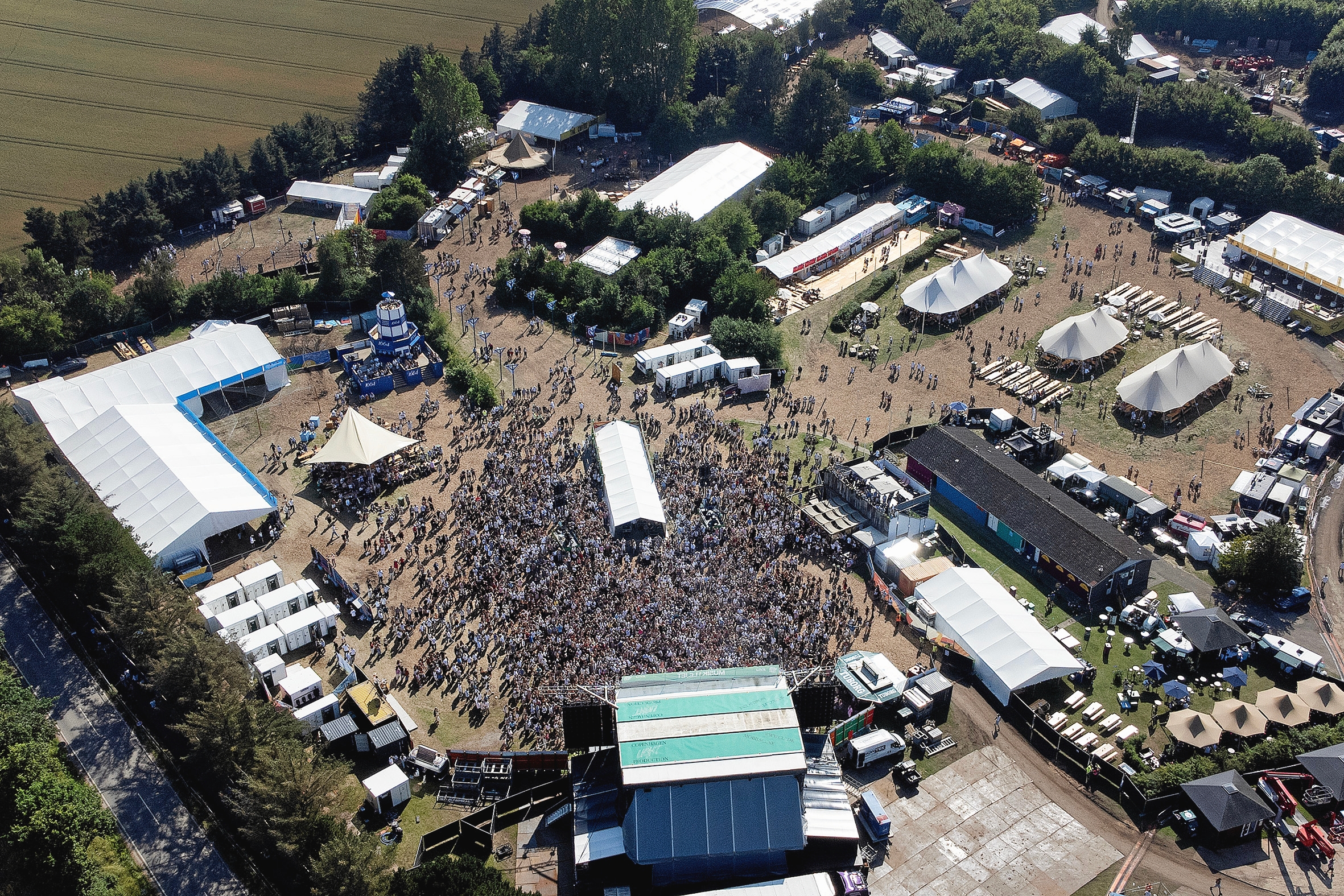 Det var i først i juni, at det kom på plads, at festivalen kunne afholdes på campingpladsen. Denne gang får festivalen bedre tid til at forberede sig. - Thomas Olsen Det var i først i juni, at det kom på plads, at festivalen kunne afholdes på campingpladsen. Denne gang får festivalen bedre tid til at forberede sig.