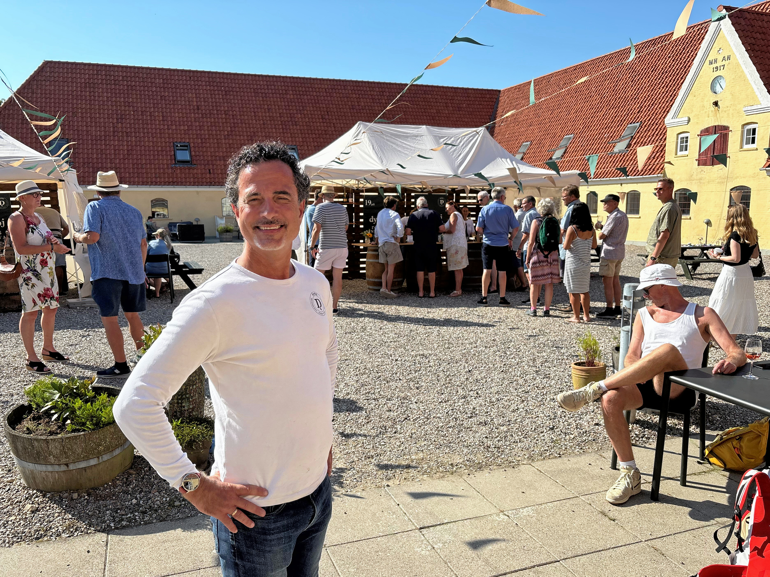 Jacob Bruun-Jensen, ejer af af Dyrehøj Vingård, som skal have ombygget hovedhuset og bygningen med butik og vinbar til et oplevelsescenter med smagsoplevelser af danske vine.