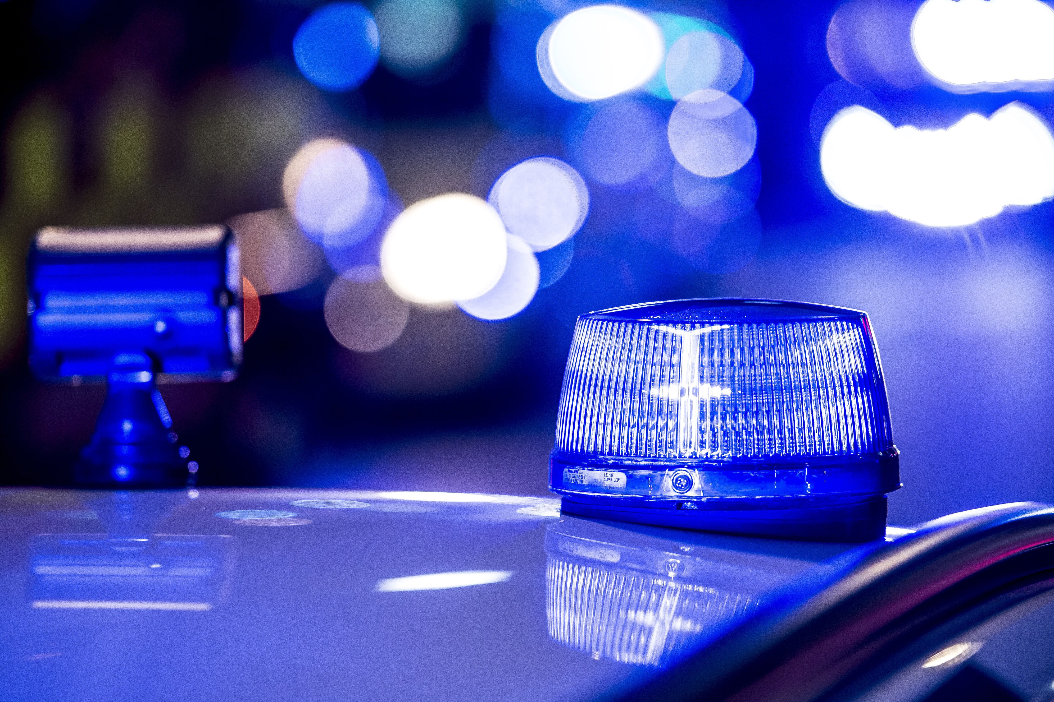 En 18-årig mand drev over i modsatte vejbane lørdag aften ved Hillerød og kolliderede med en motorcykel. (Arkivfoto).