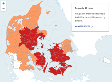 De røde markeringer henviser til DMI's kategori 3: Meget farligt vejr. Her skal du være forberedt på, at vejrudviklingen kan påvirke dig og dine omgivelser og forstyrre samfundets funktioner. - DMI De røde markeringer henviser til DMI's kategori 3: Meget farligt vejr. Her skal du være forberedt på, at vejrudviklingen kan påvirke dig og dine omgivelser og forstyrre samfundets funktioner.