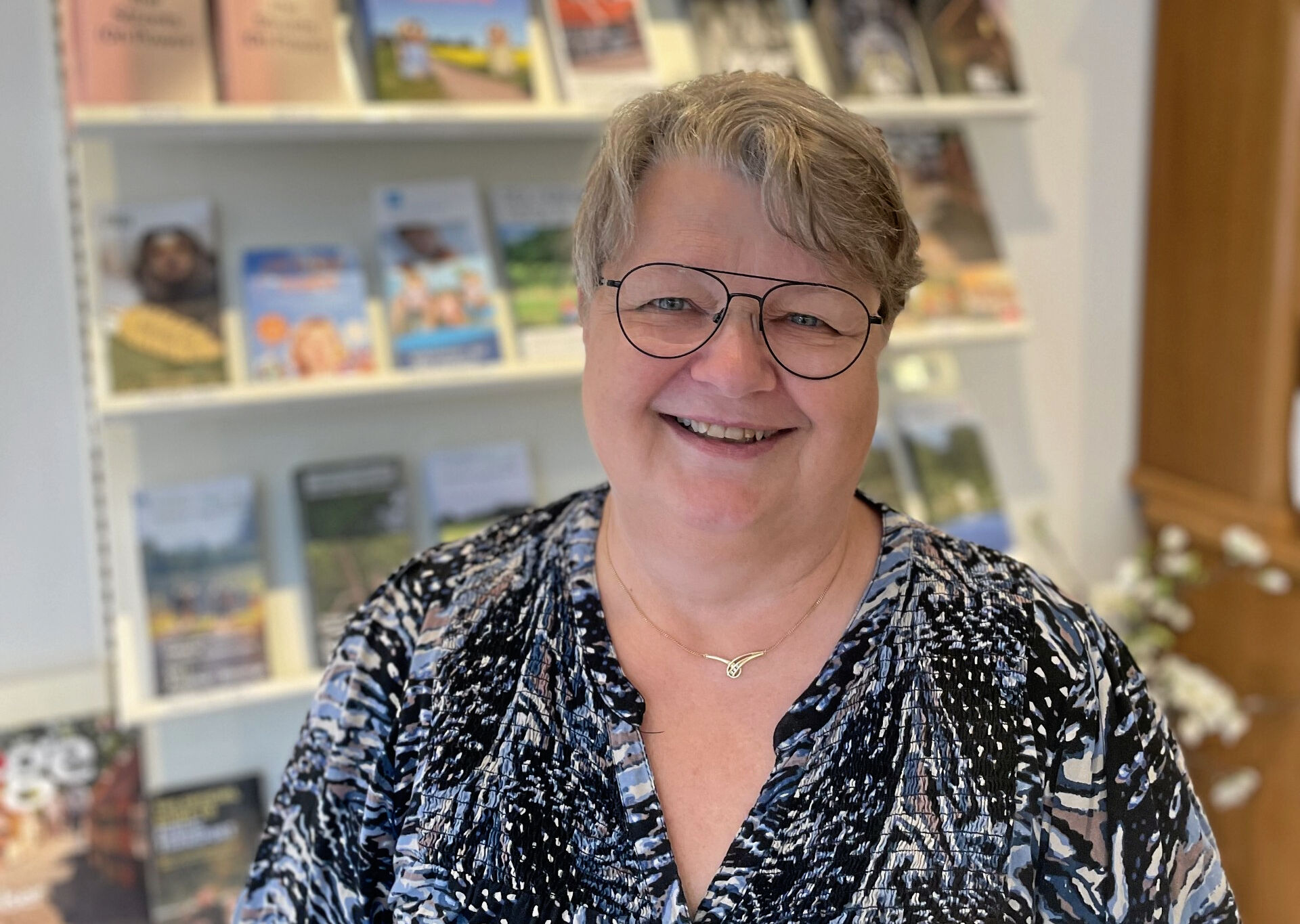 Turismekonsulent Ulla Dahrup skal blandt andet bruge den kommende tid på at sælge ud af turistkontorets inventar - nu er der sat dato på den sidste åbningsdag hos Visit Køge.