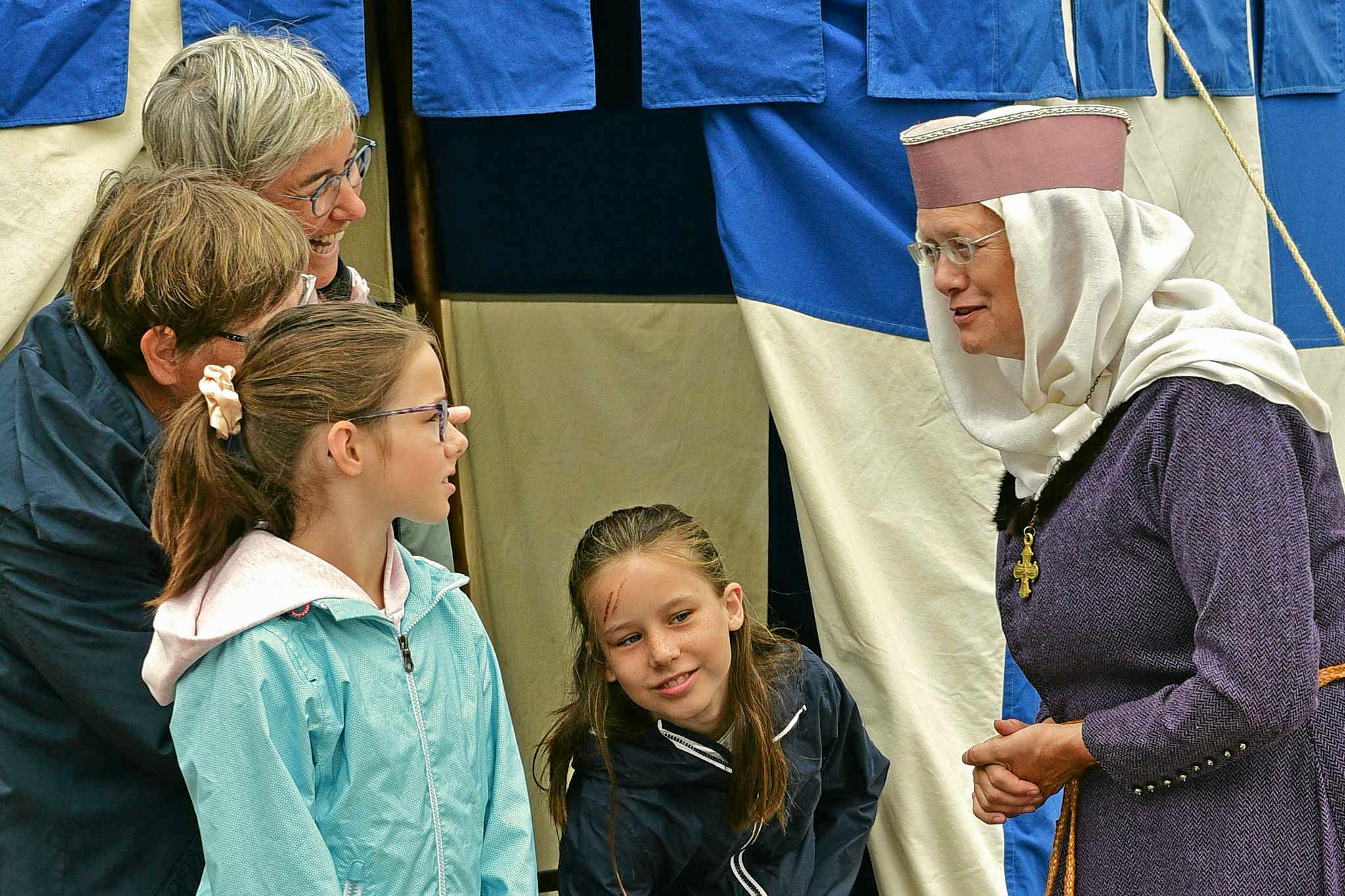 Der er langt til den traditionelle tavleundervisning, når Roskilde Middelalderdage formidler historier om middelalderen.