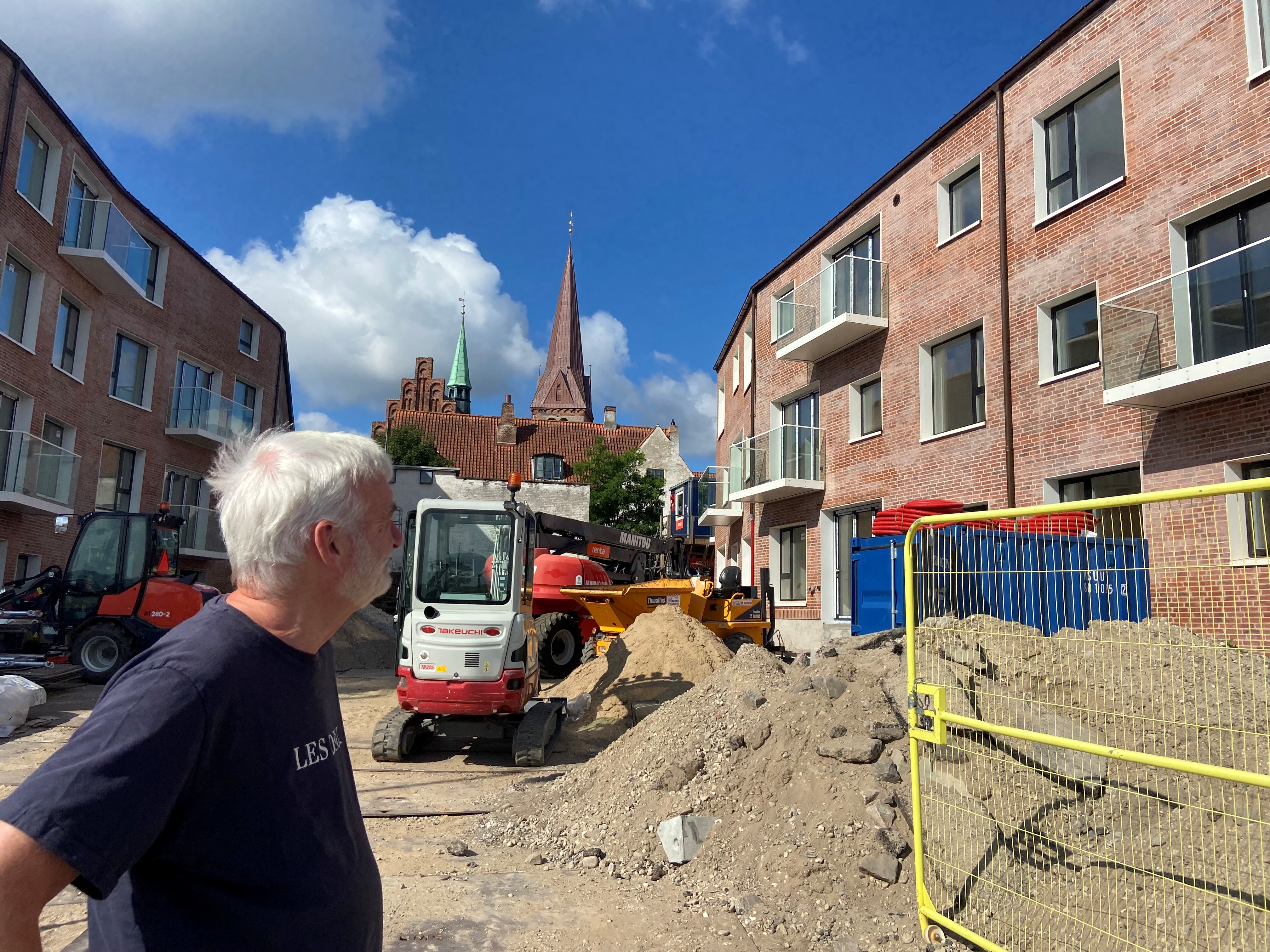 En gruppe naboer - anført af Søren Larsen - har klaget over behandlingen af byggetilladelsen til lejligheder på Kulgrunden.