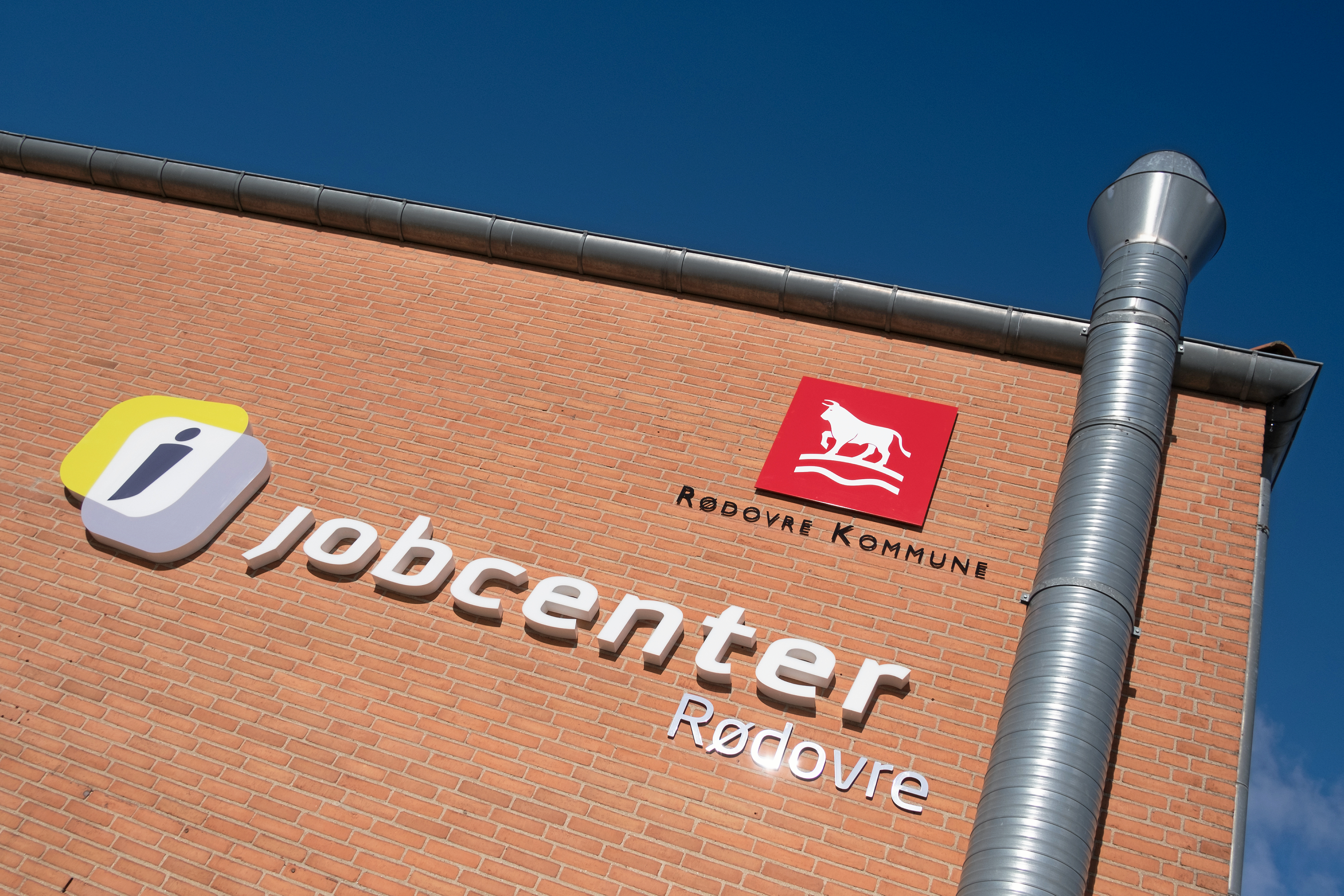 Der skal et nyt skilt på facaden, når jobcentret i Rødovre som et led i reformen skifter navn til arbejdsmarkedscentret.