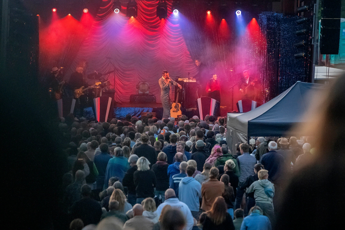 Peter Sommer i Byparken - Jens Wollesen Peter Sommer i Byparken