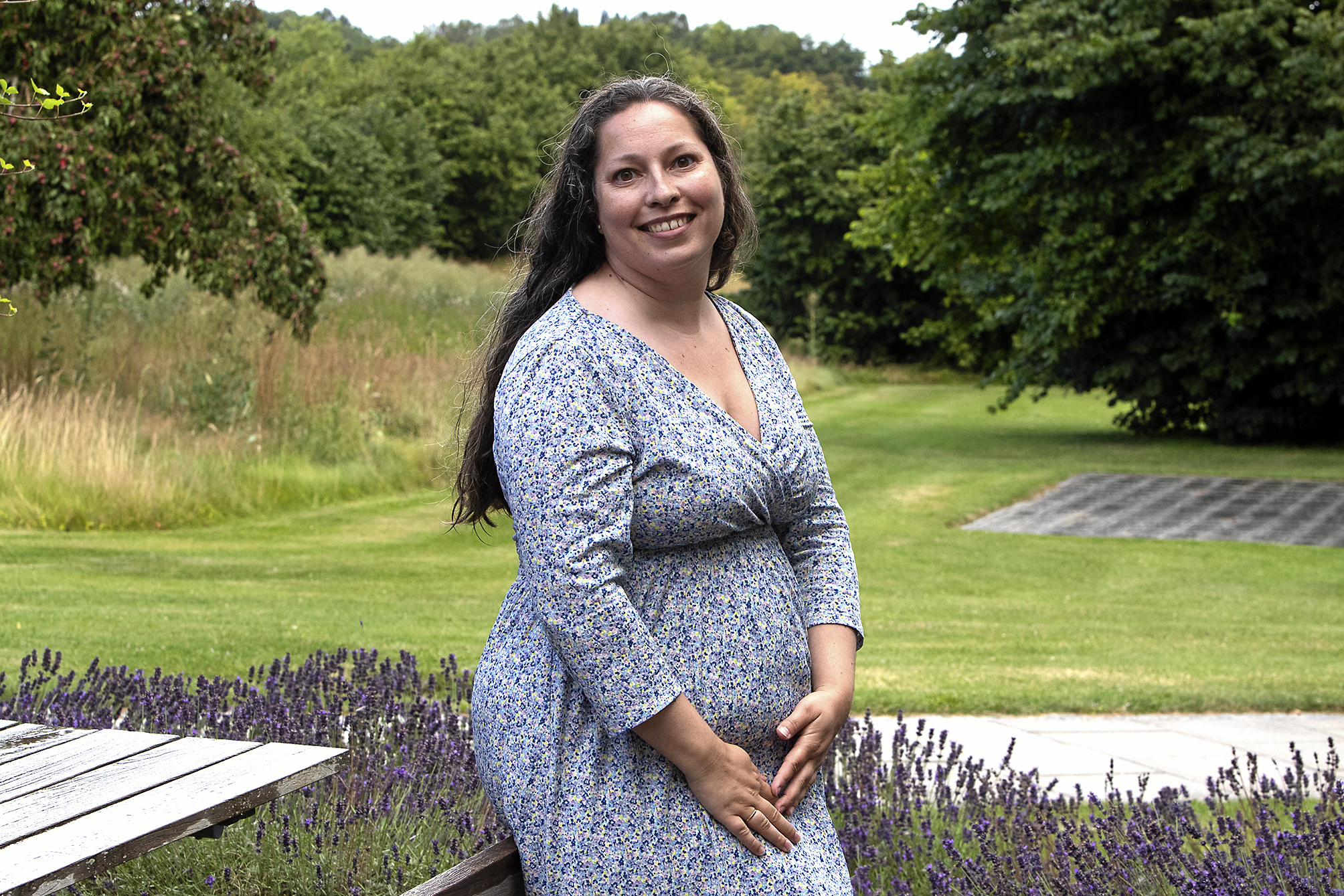 Louise Schadegg er medstiller af et nyt borgerforslag, der vil afsætte milliarder til at ansætte personale i landets vuggestuer og børnehaver.