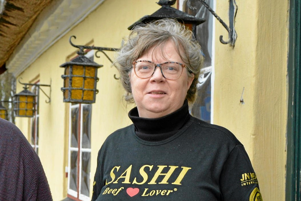 Hanne Olsen afviser, at hun skulle have rippet den historiske Udby Kro. Den tidligere forpagter føler sig chikaneret af kroens ejer.