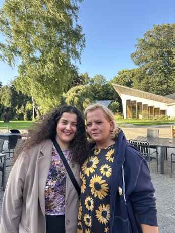 Melis Aydin (K) sammen med tovholderen for den omvendte paneldebat, Anette Pedersen. - Privatfoto Melis Aydin (K) sammen med tovholderen for den omvendte paneldebat, Anette Pedersen.