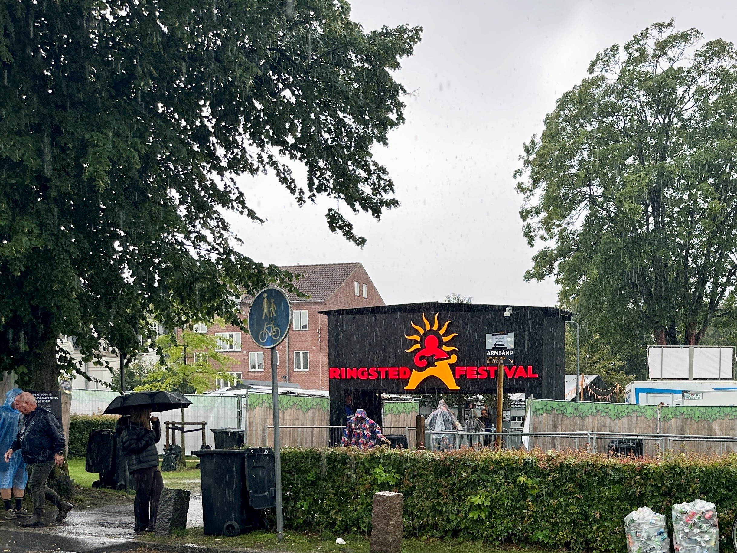 Festivalen måte evakuere 4.000-5.000 gæster, da skybruddet åbnede sluserme.