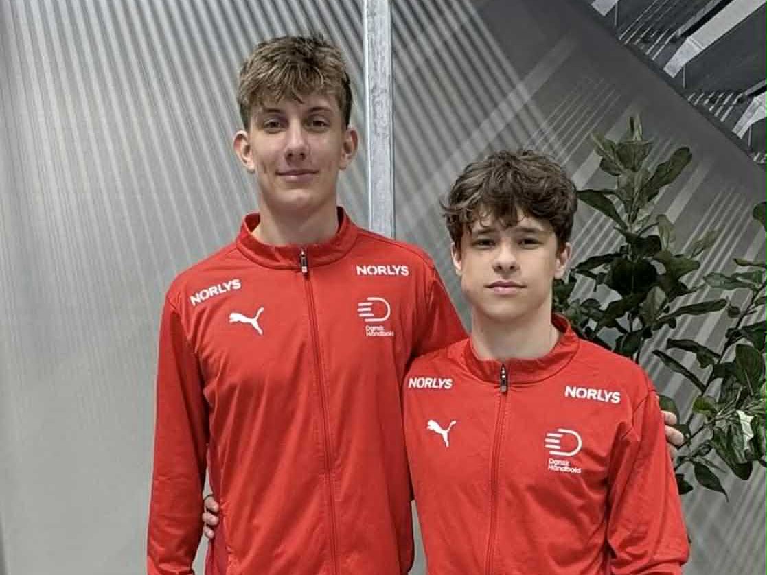 Emil Darling (tv) og Magnus Boysen har spillet håndbold sammen, siden de var små. Nu er de på U19-landsholdet.