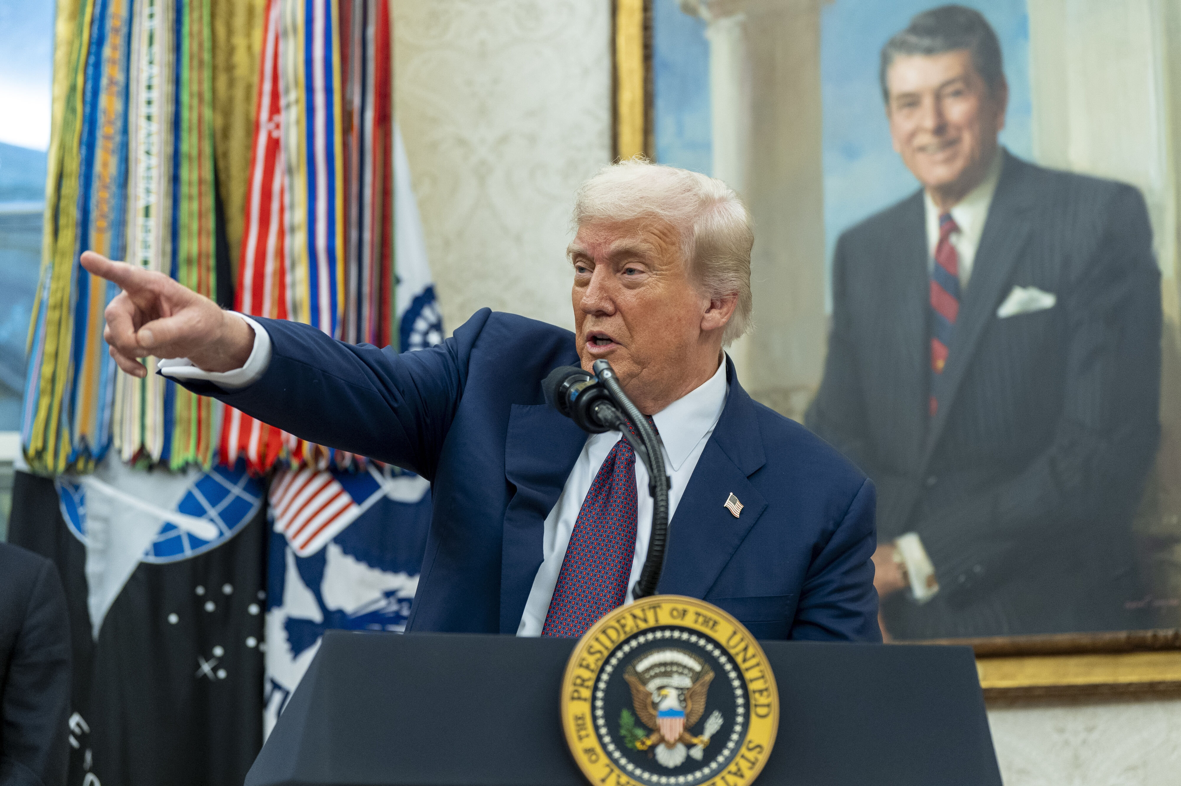 Trump varslede selv toldsatser på varer fra en række lande, 16 minutter før de trådte i kraft, på sit sociale medie, Truth Social. (Arkivfoto).