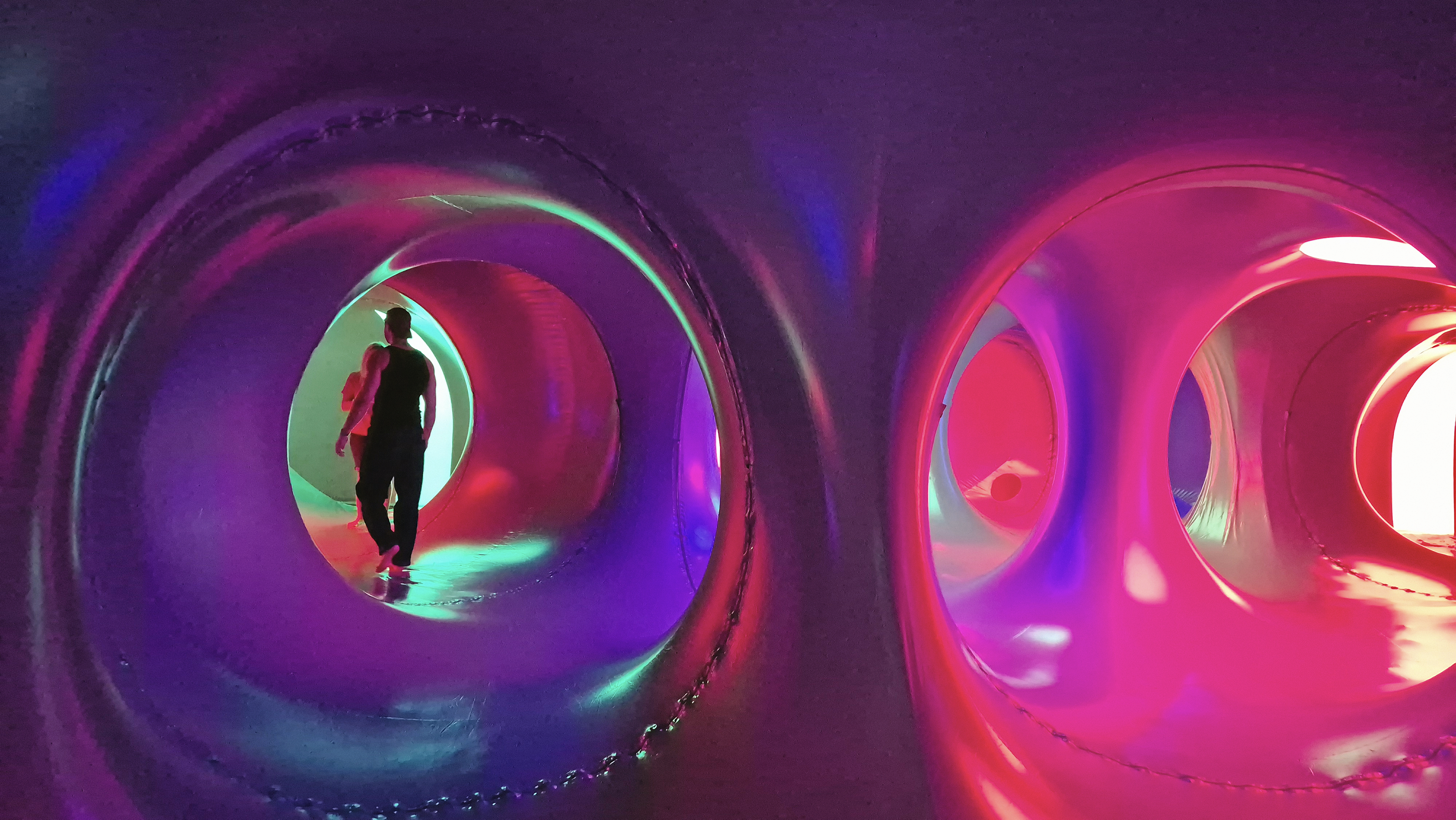 De næste dage kan man sætte sanserne på stil i kunstinstallationen Myriad.