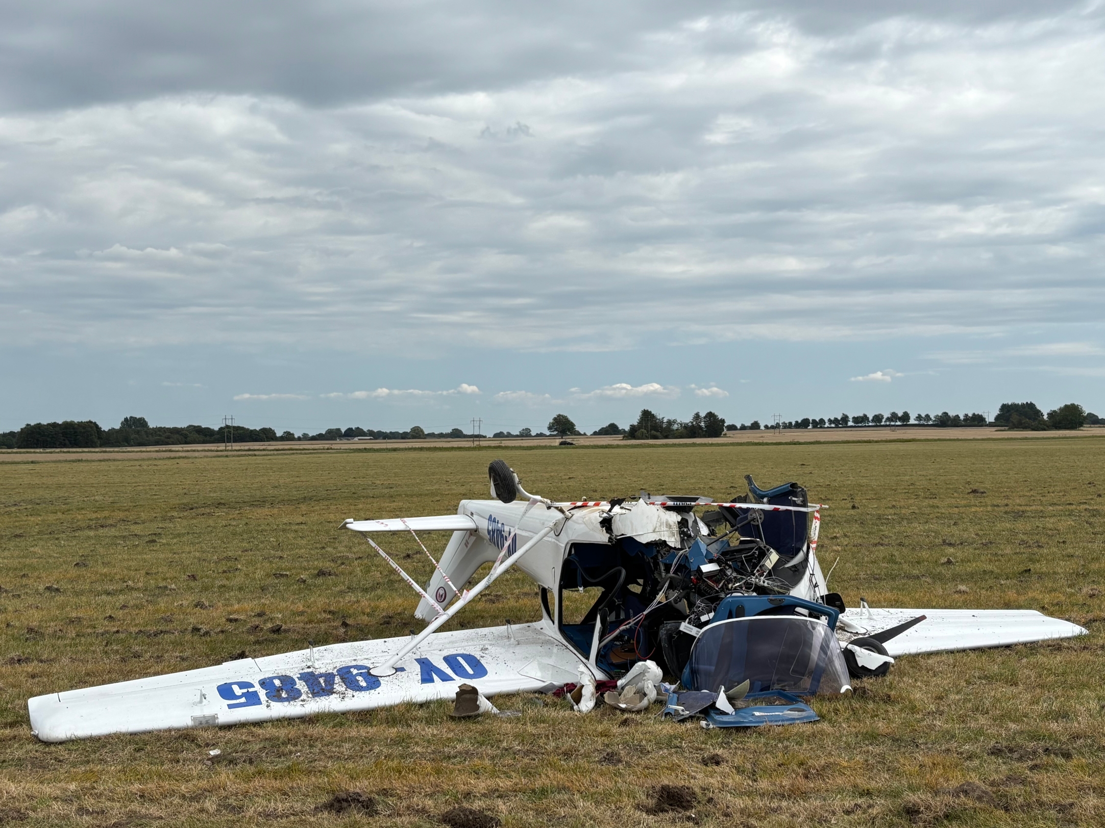 Fly styrtede ned på en mark syd for Ringsted. - Kasper Krupsdahl Fly styrtede ned på en mark syd for Ringsted.