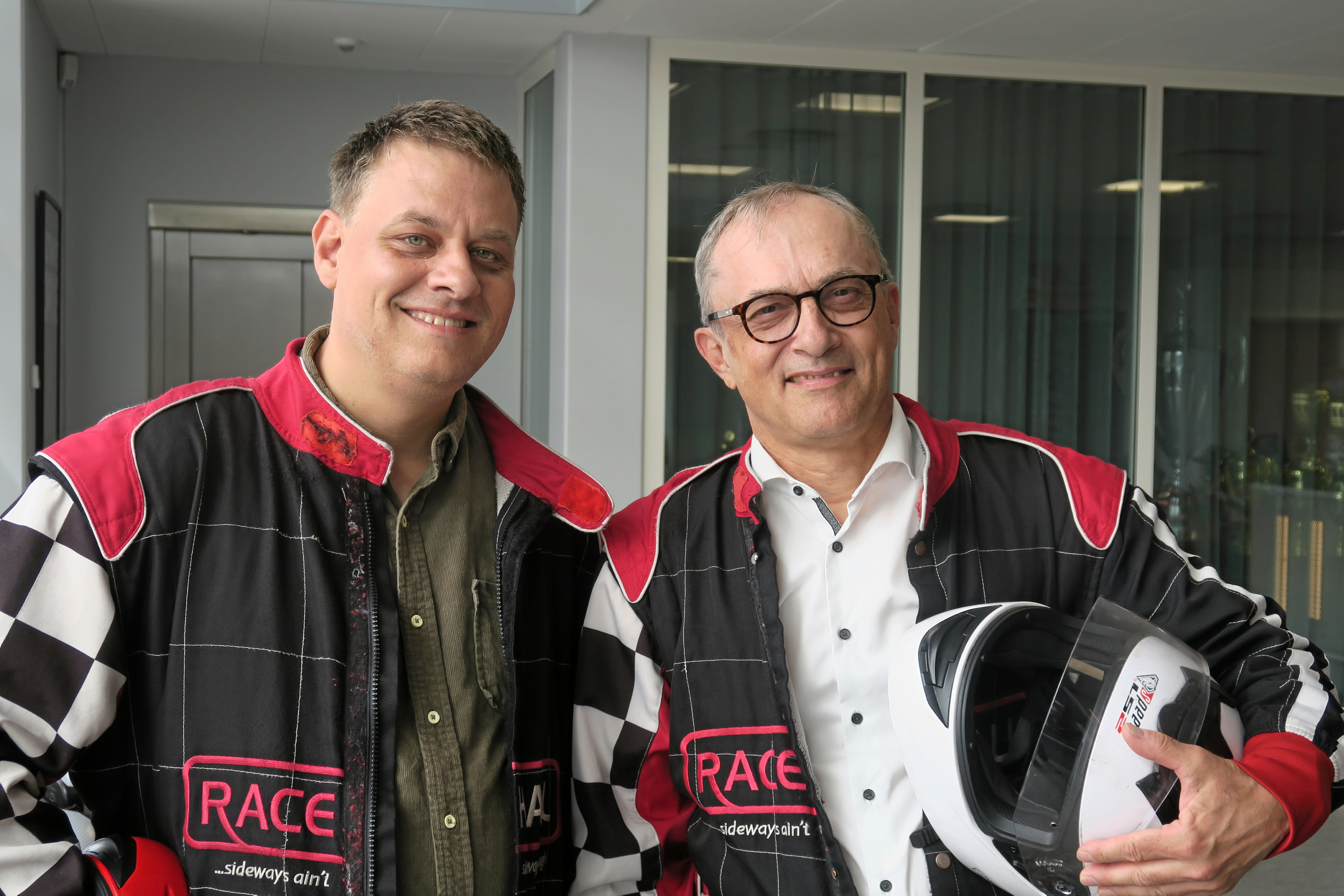 Her er et af de seneste billeder af Emil Viskum (EL) og Michael Ziegler (K), der for nyligt dystede i kørestols-ræs i Racehall i Høje Taastrup.