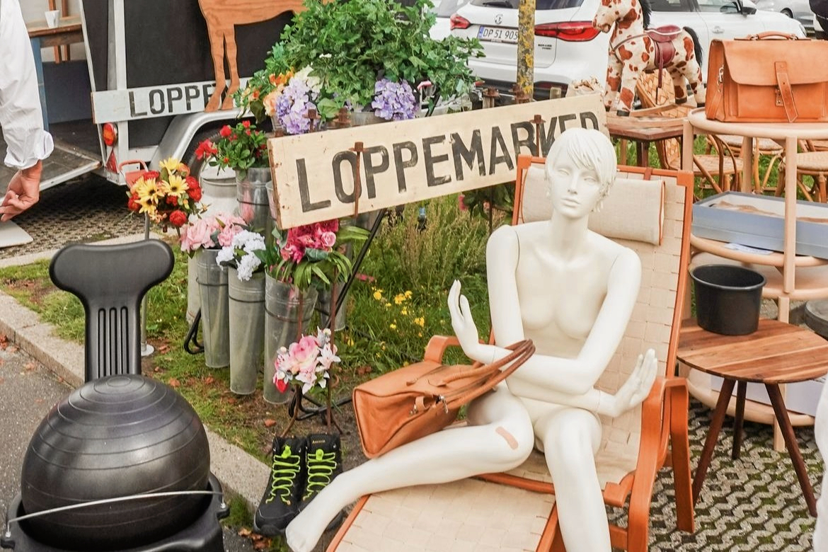 Der er loppemarked ved Ikea i weekenden.